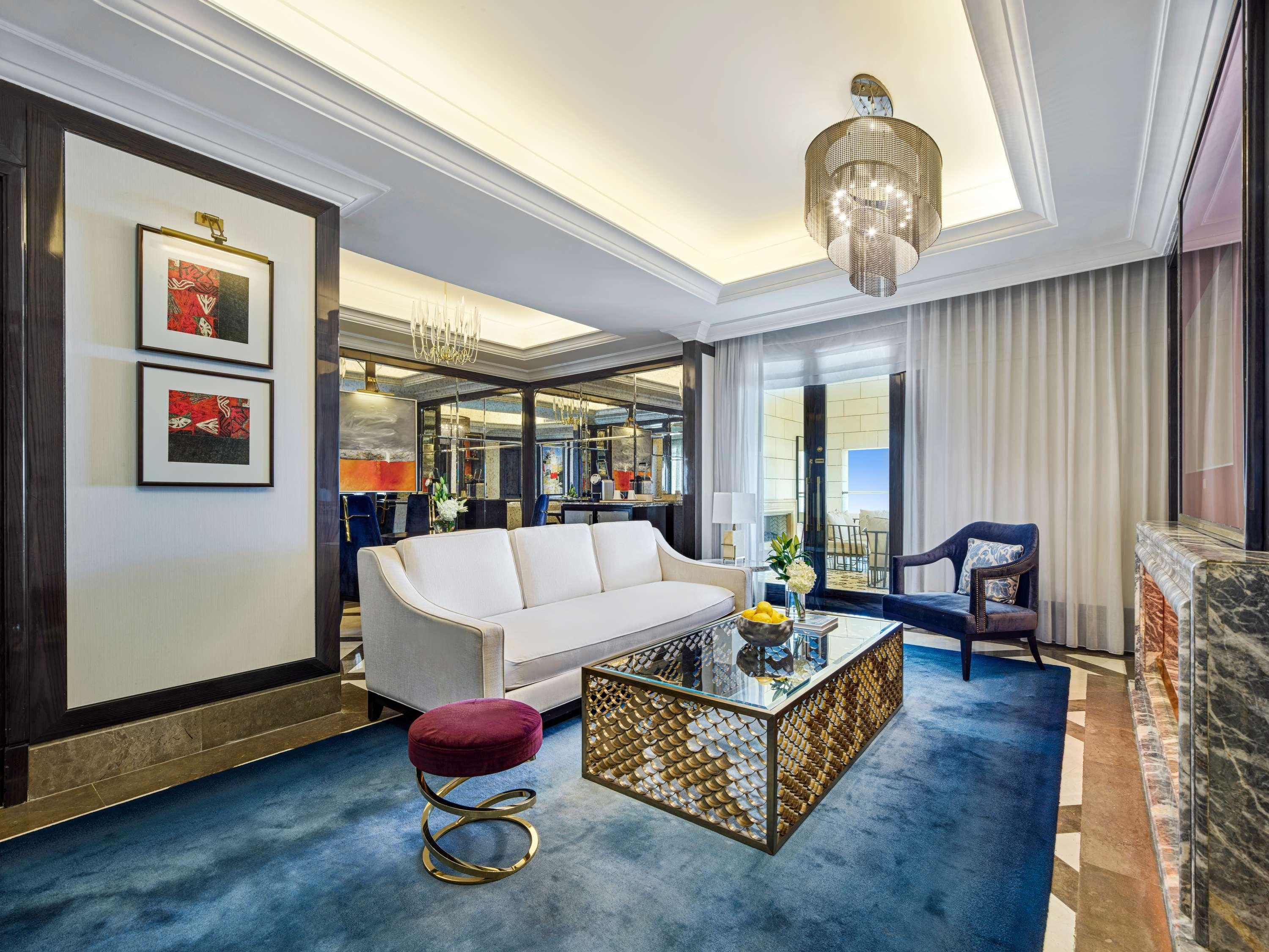 Suite City View King Bed