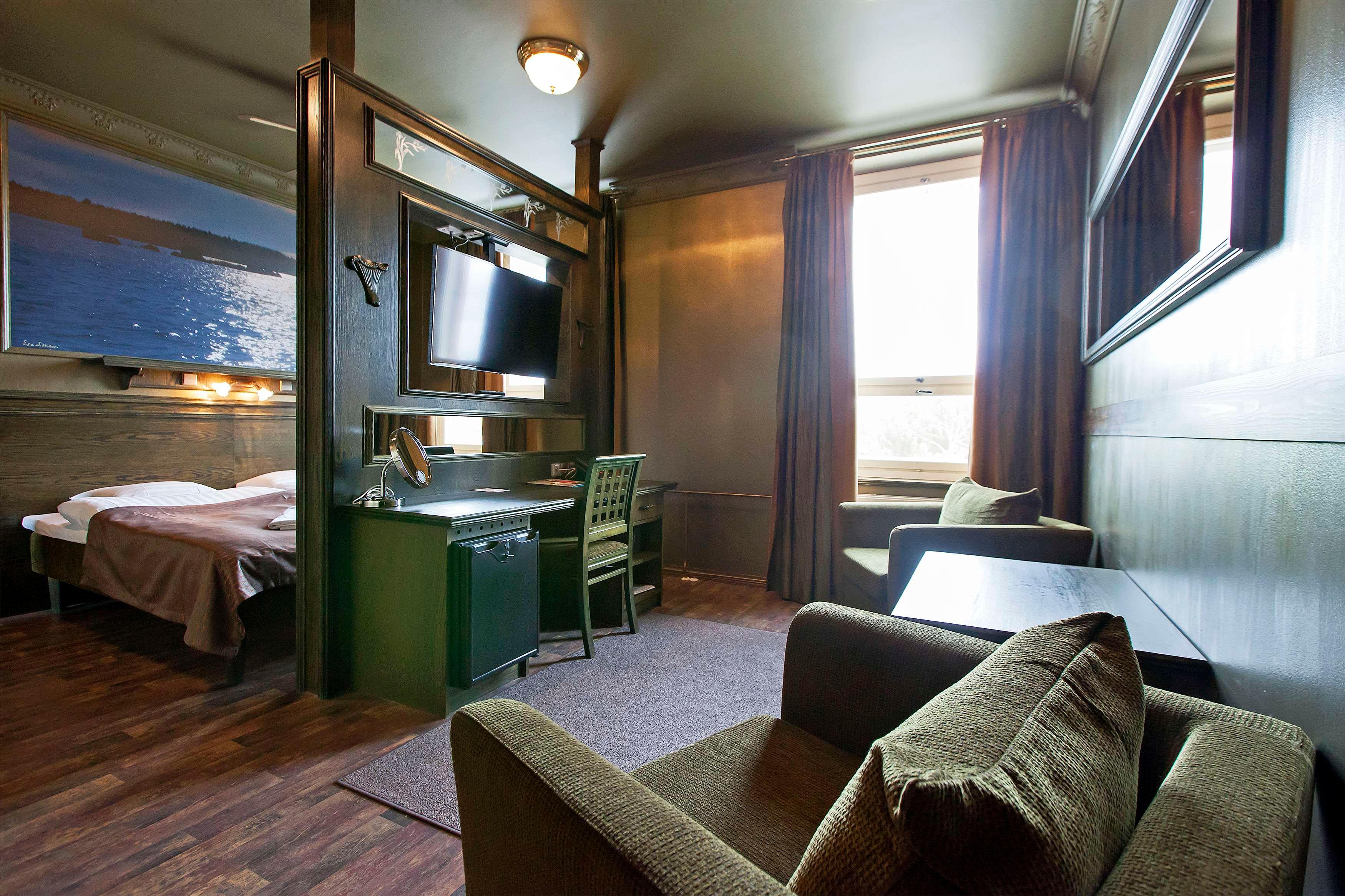 Double Single King Bed with Jacuzzi