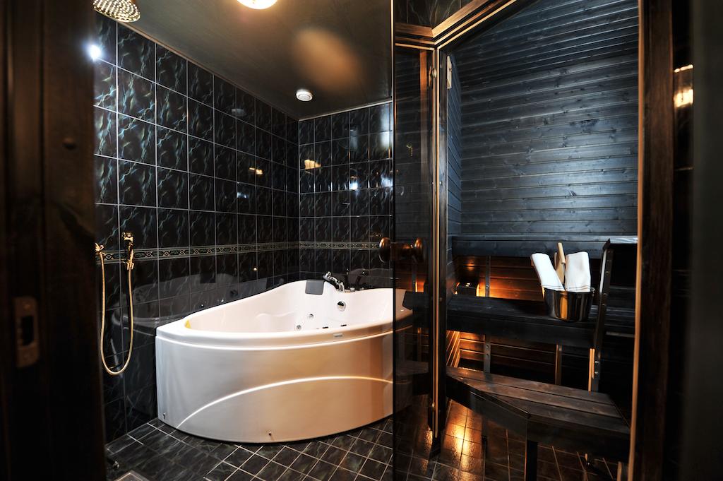 Double Single King Bed with Jacuzzi