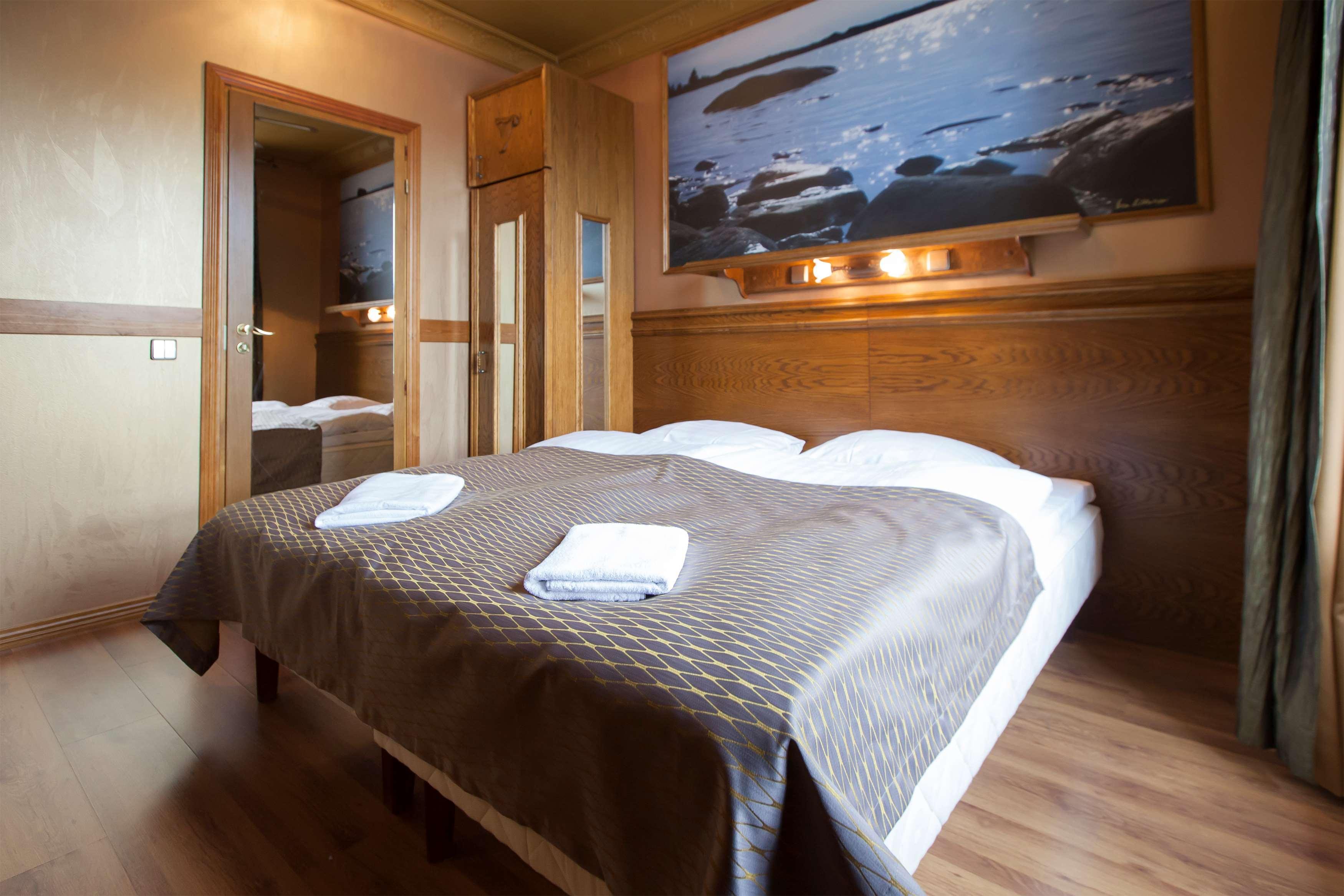 Double King Bed with Jacuzzi