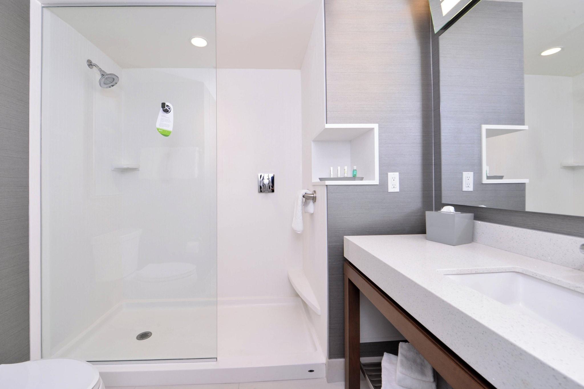 Double Deluxe King Bed