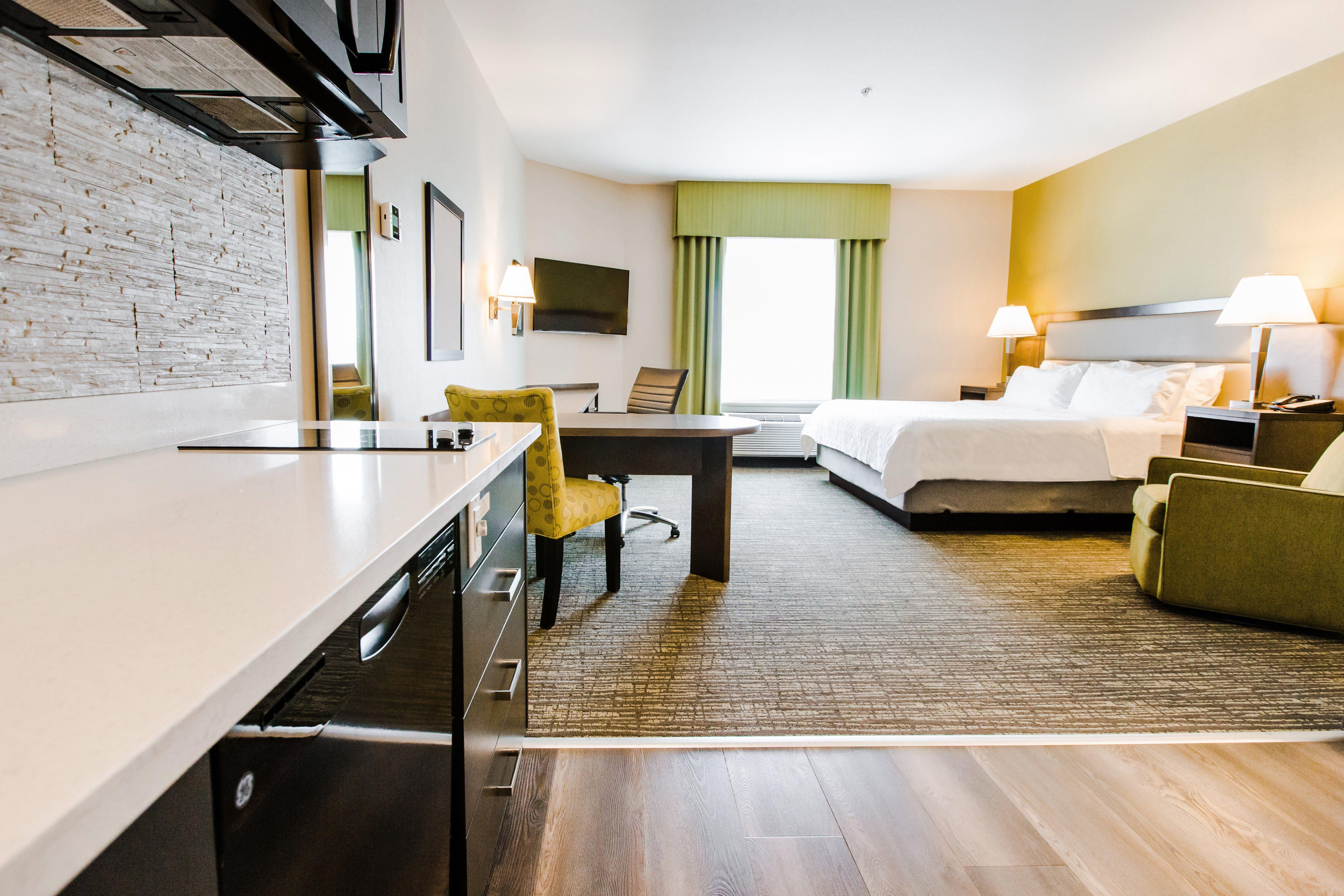 Studio Accessible King Size Bed