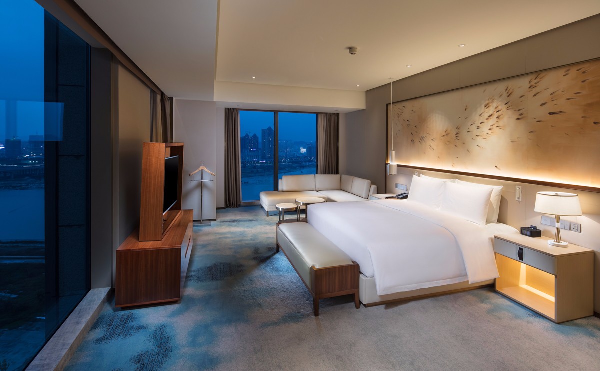 Suite Deluxe King Bed