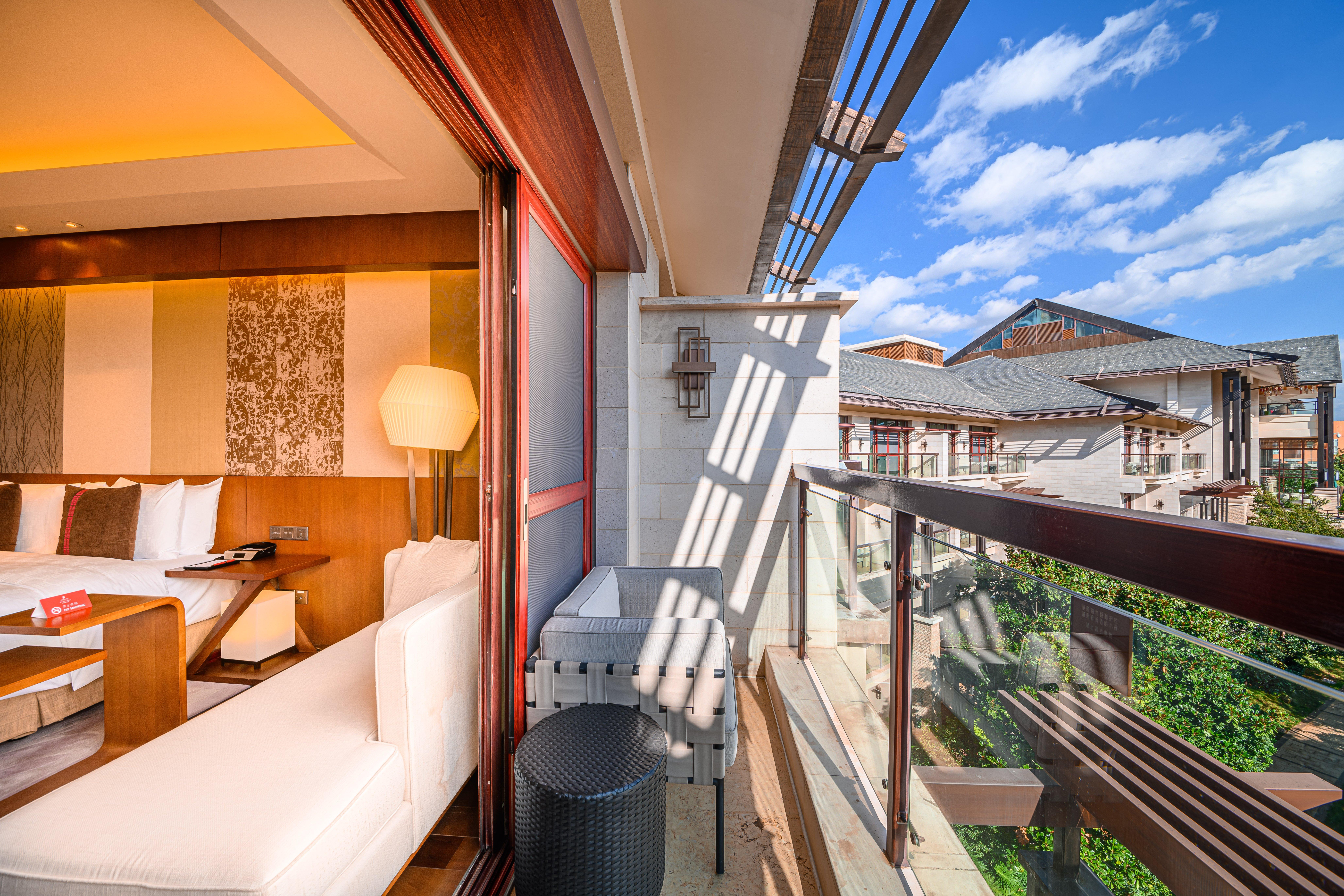 Double Garden View King Bed