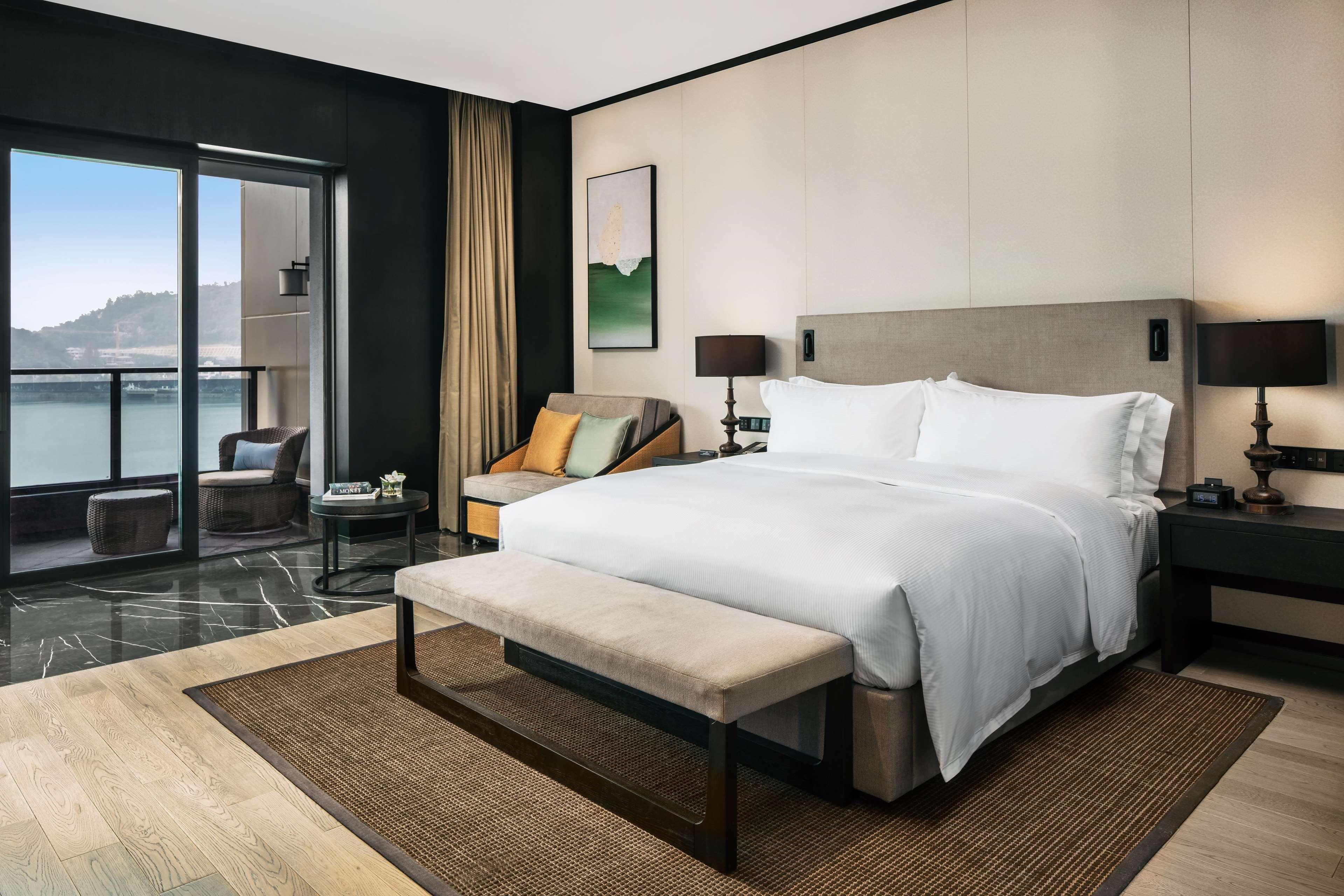 Room Deluxe King Bed