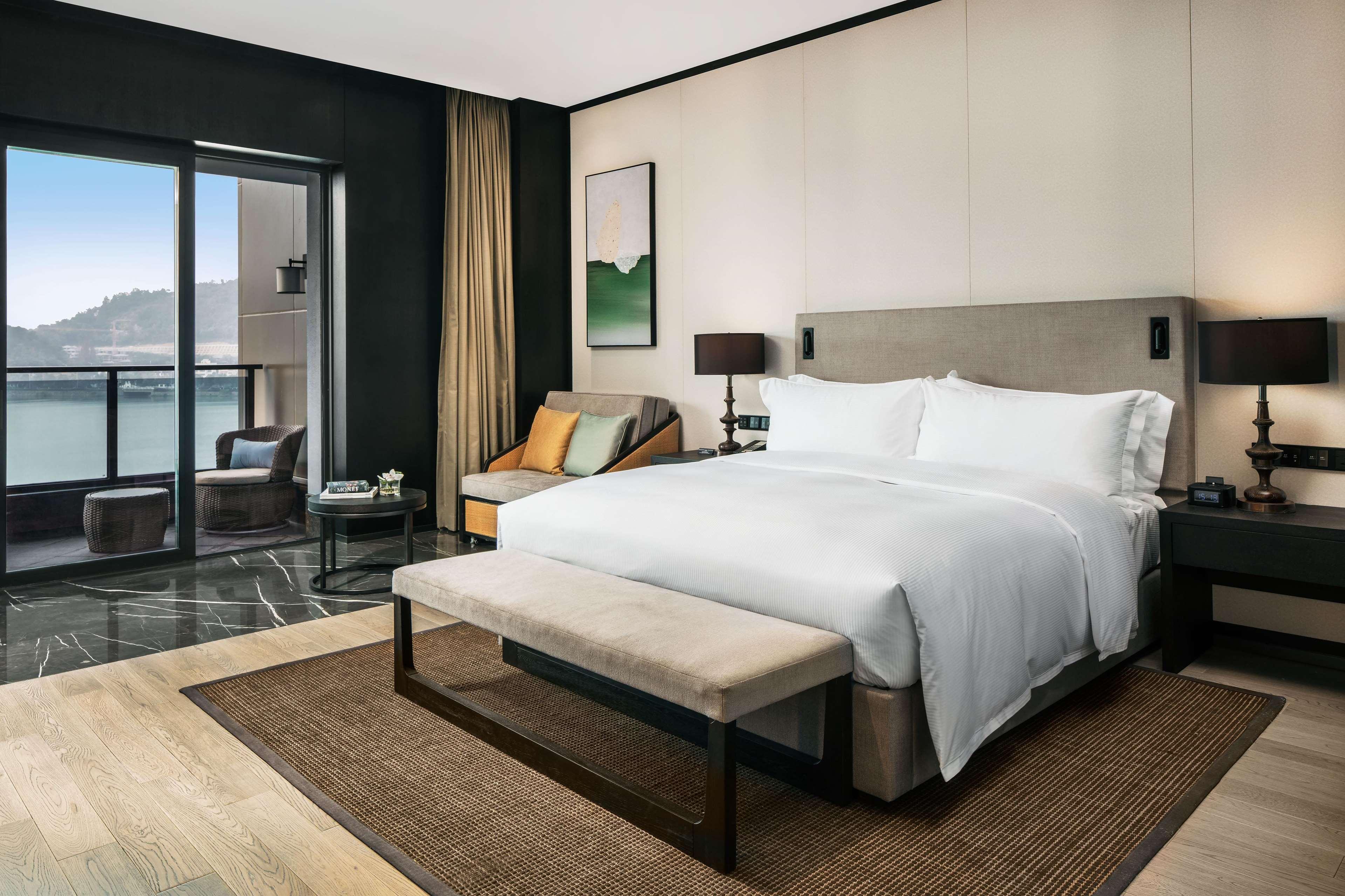 Double Executive King Bed