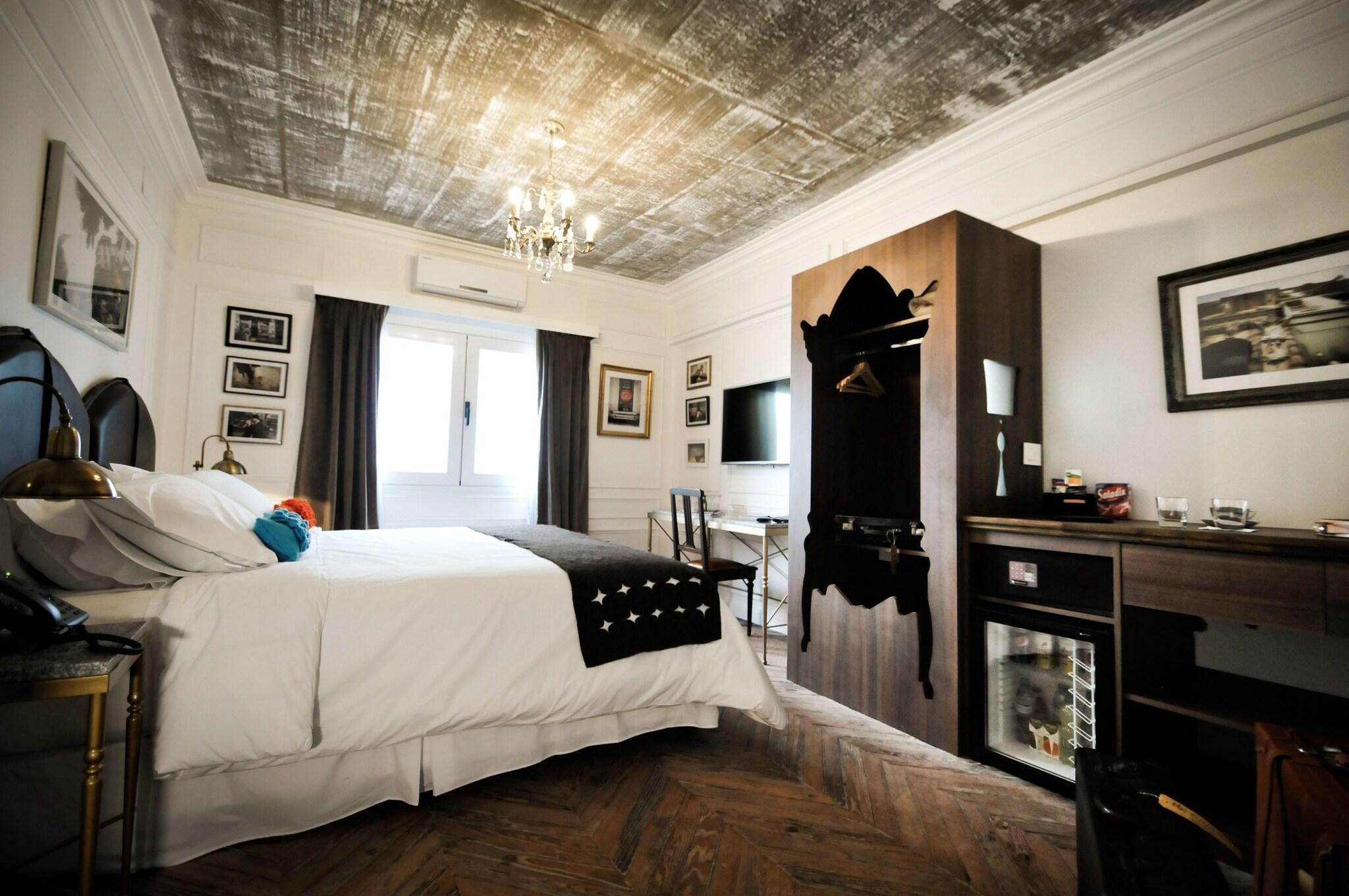 Double or Twin Deluxe King Bed