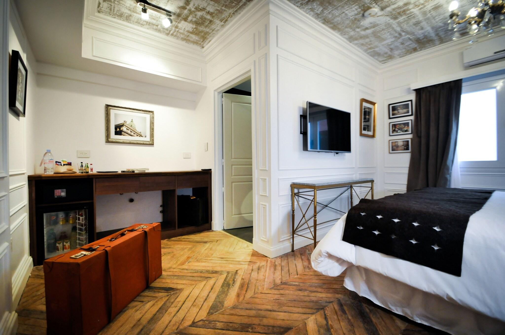 Double or Twin Deluxe Two Beds