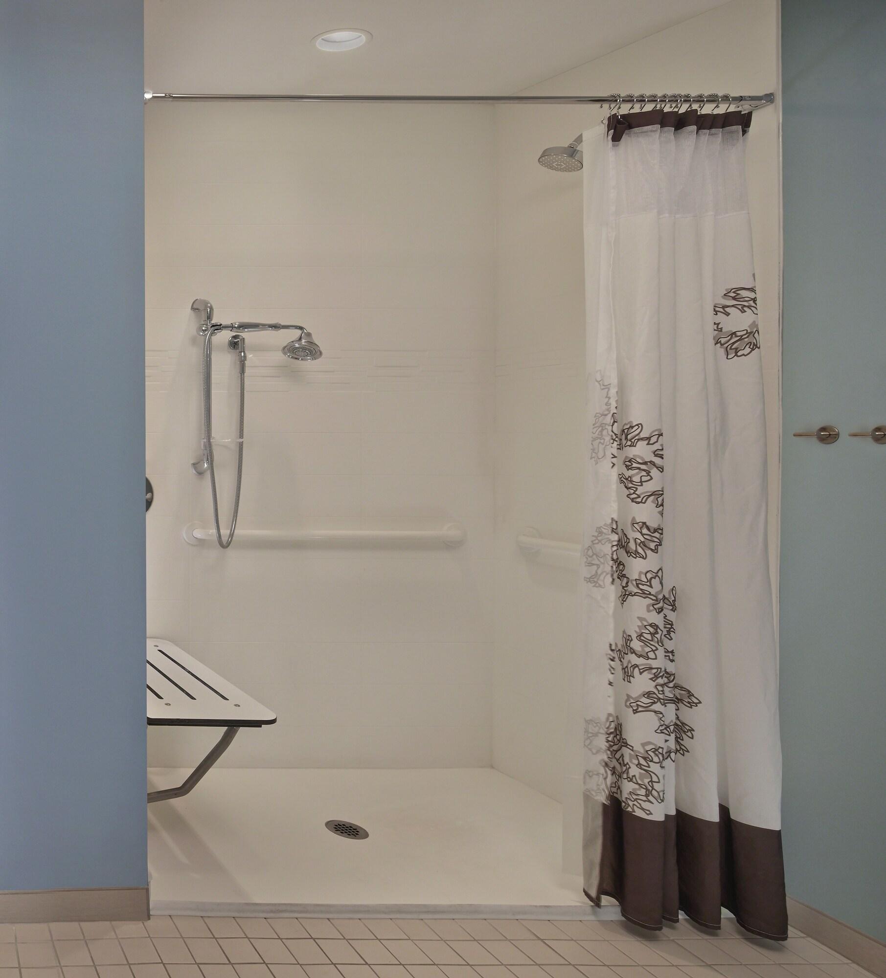 Studio Accessible King Size Bed