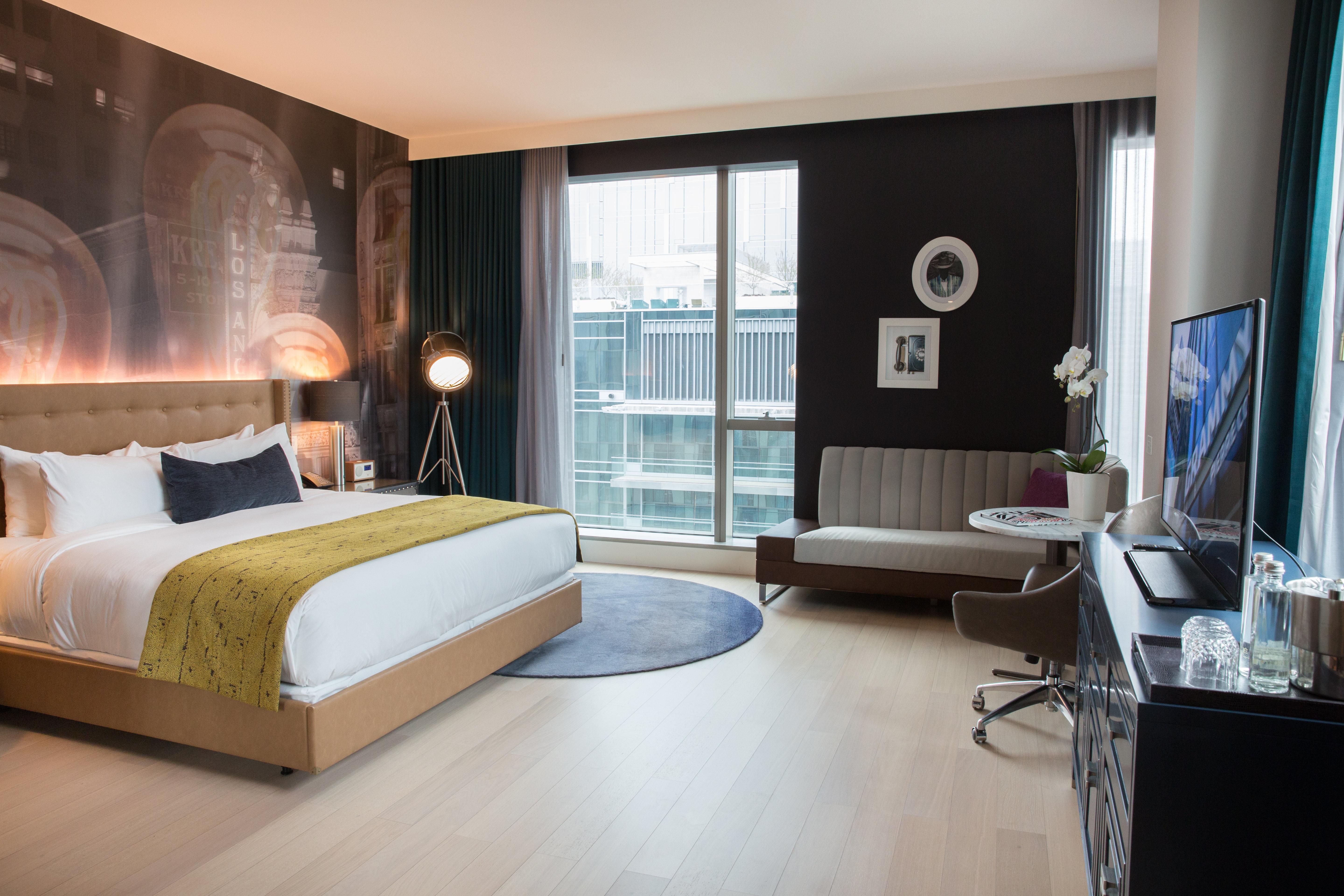 Suite City View King Bed