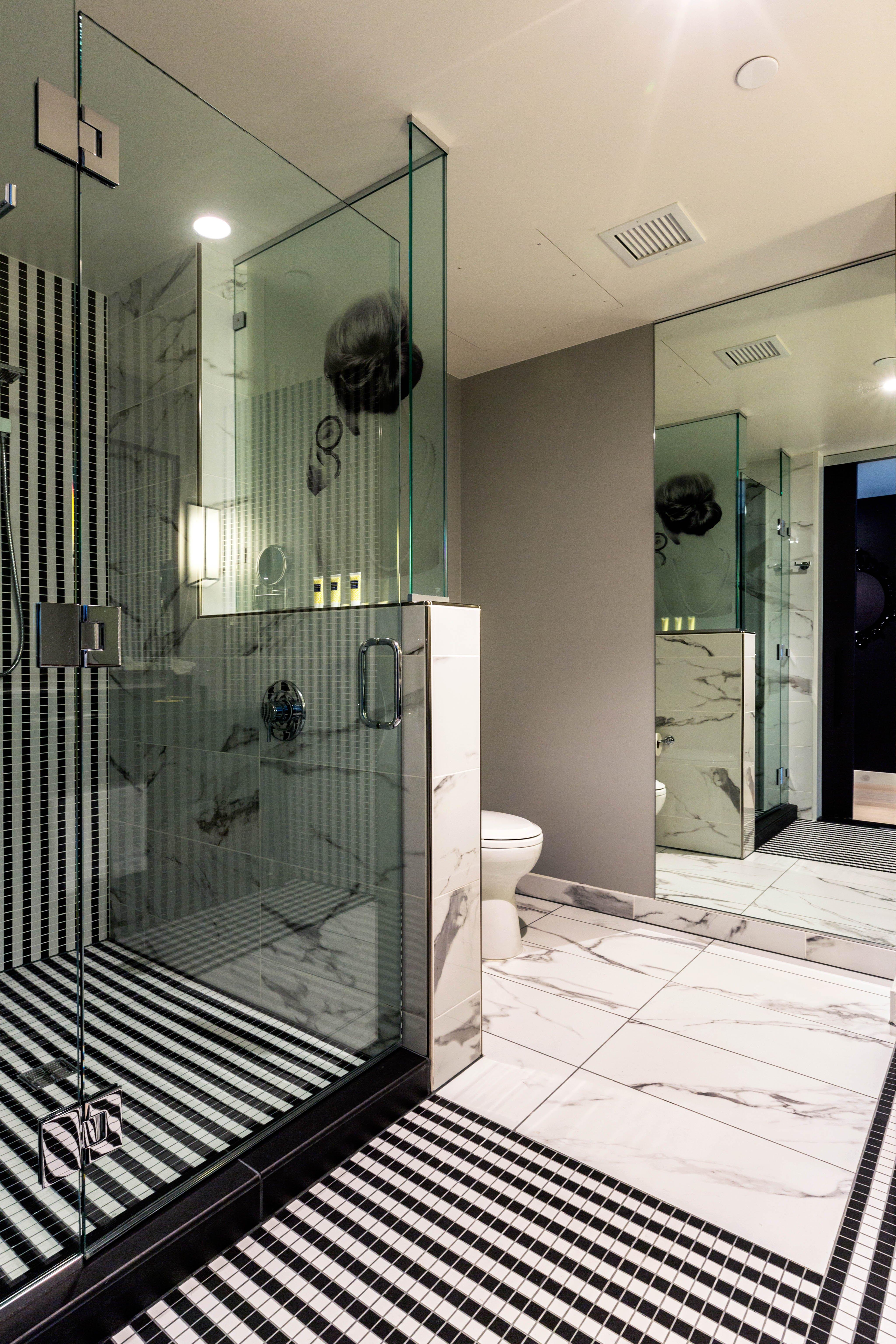 Suite City View King Bed