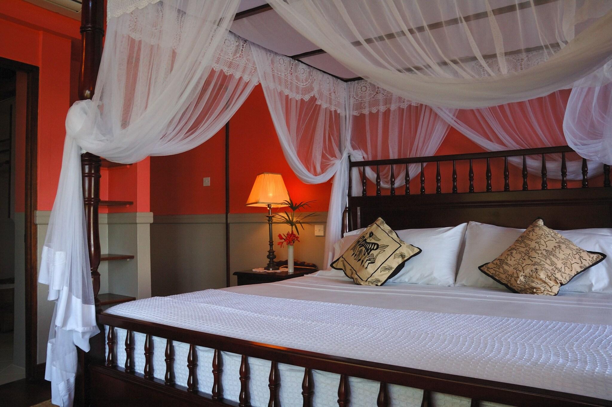 Suite Queen Size Bed