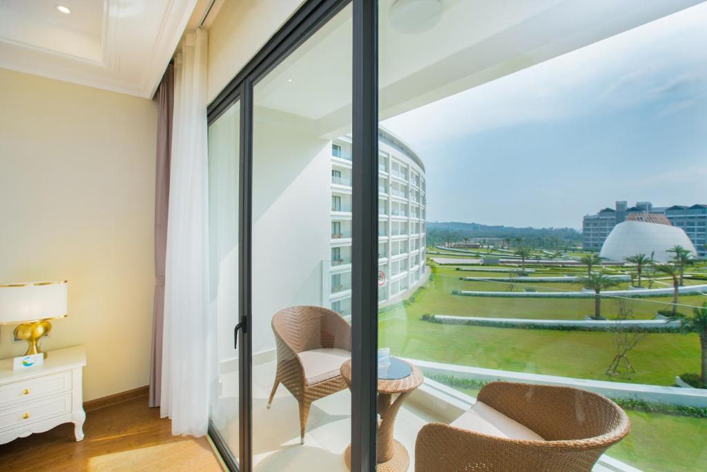 Twin Deluxe Garden View