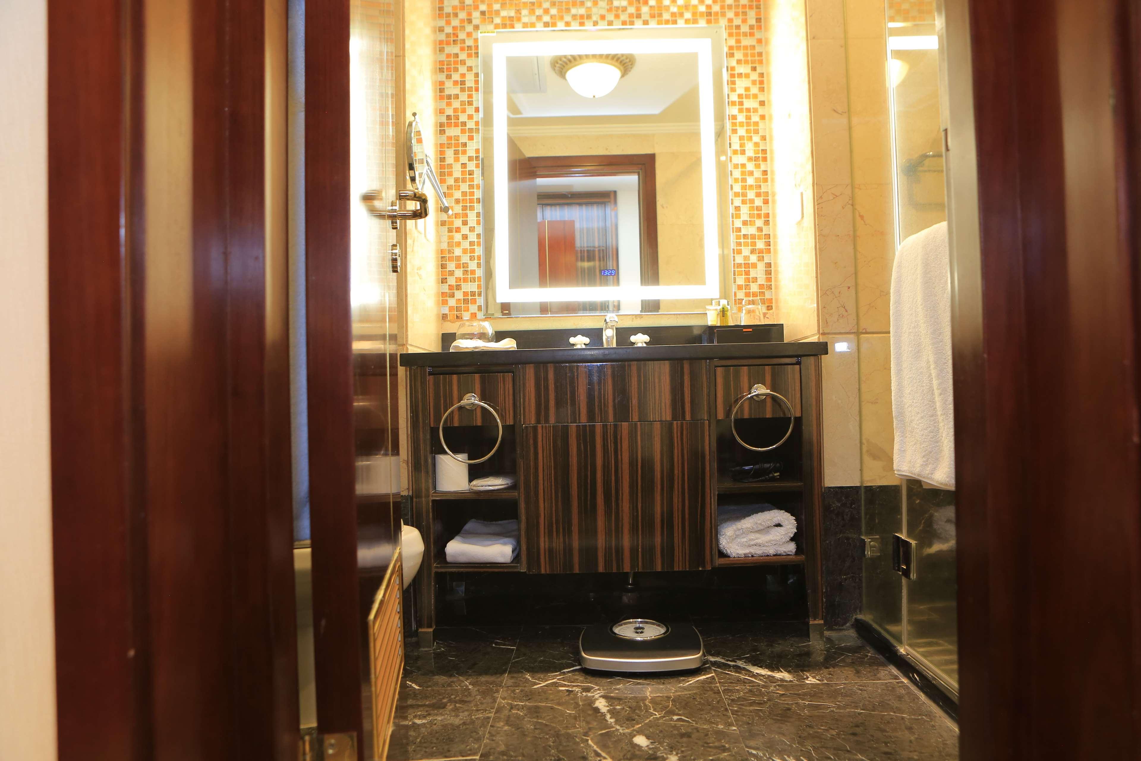 Double Deluxe King Bed