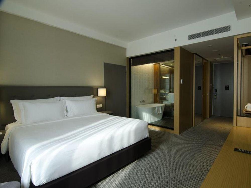 Double Superior King Bed