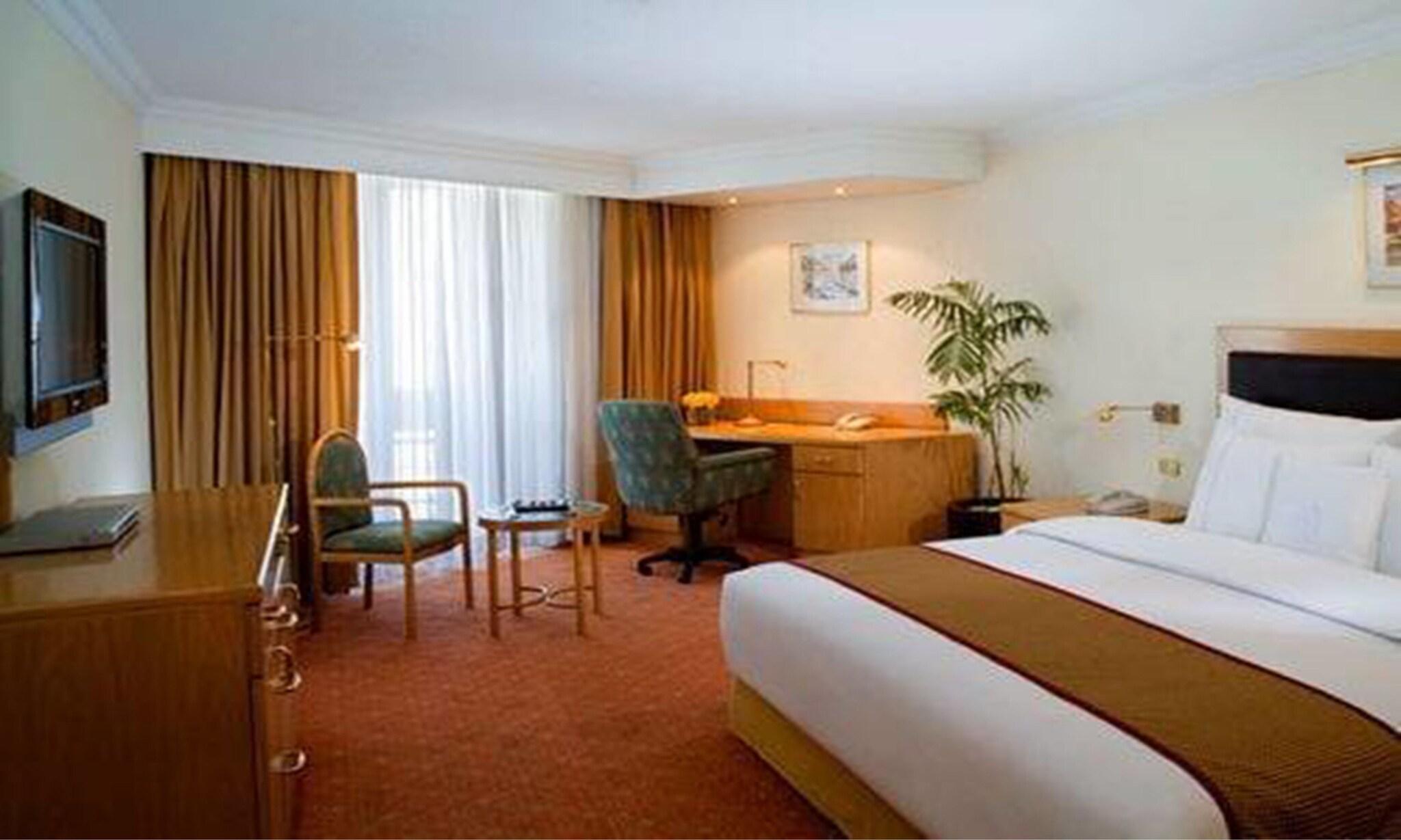 Double Deluxe King Bed