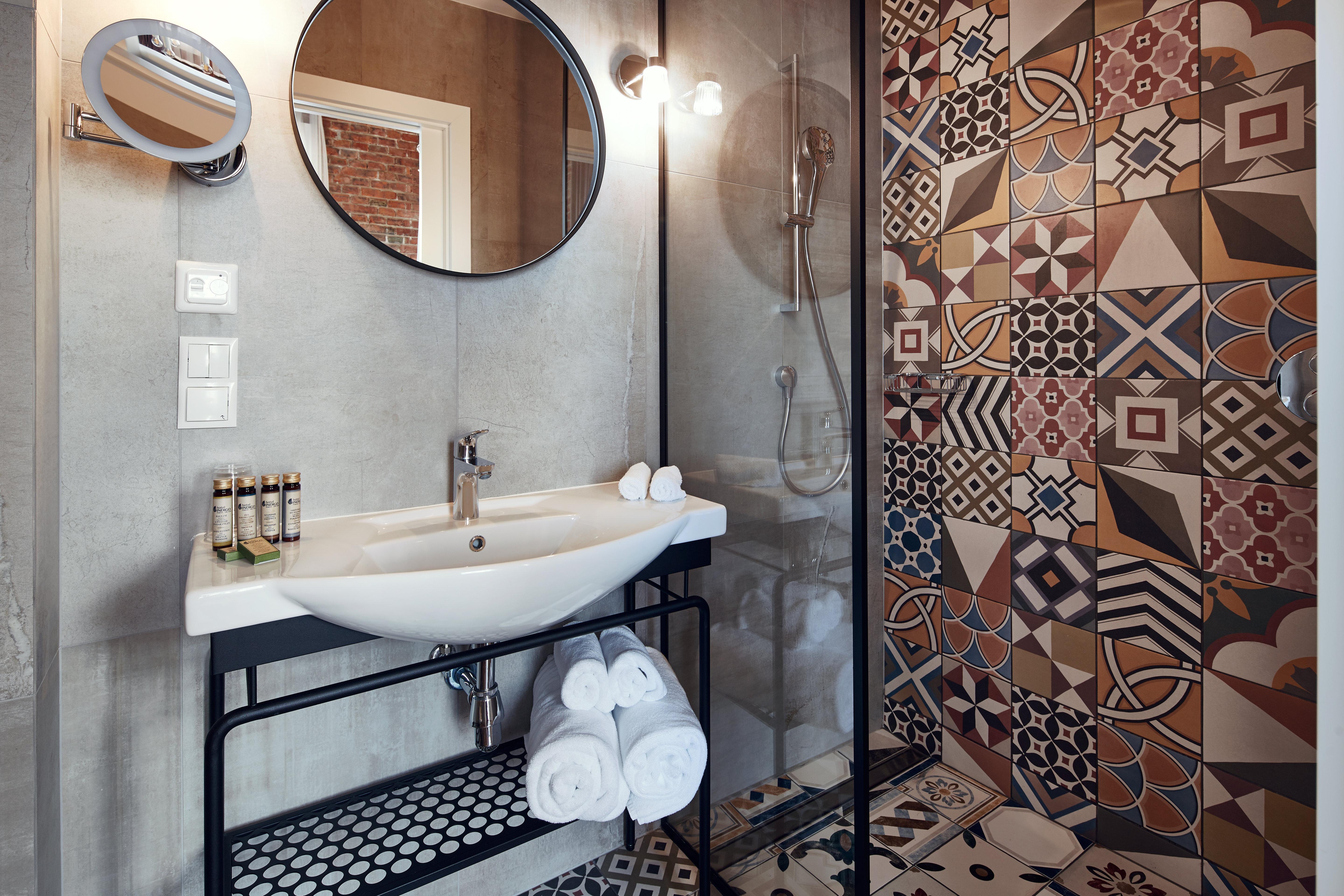 Double Queen Size Bed