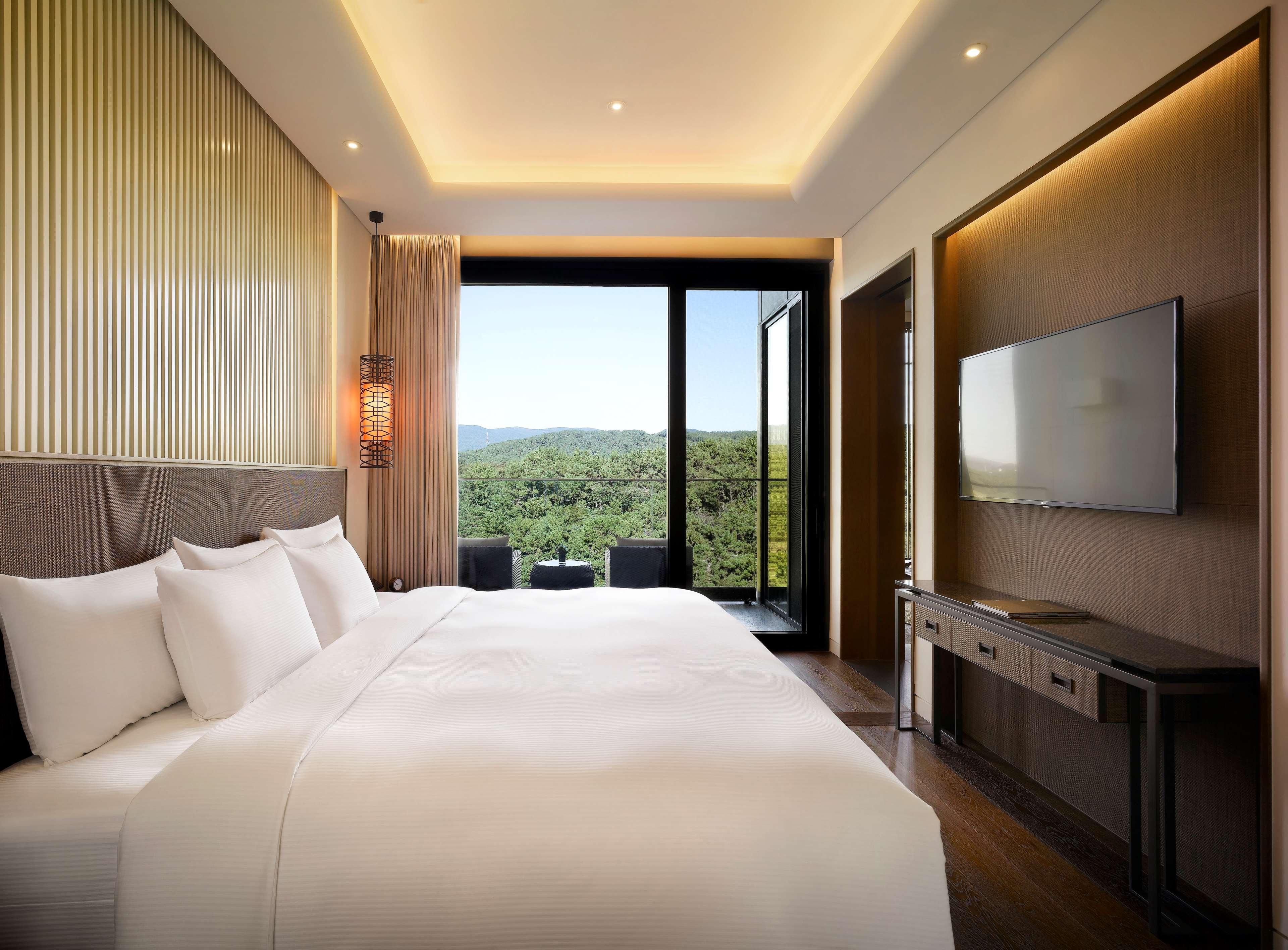 Double Executive King Bed