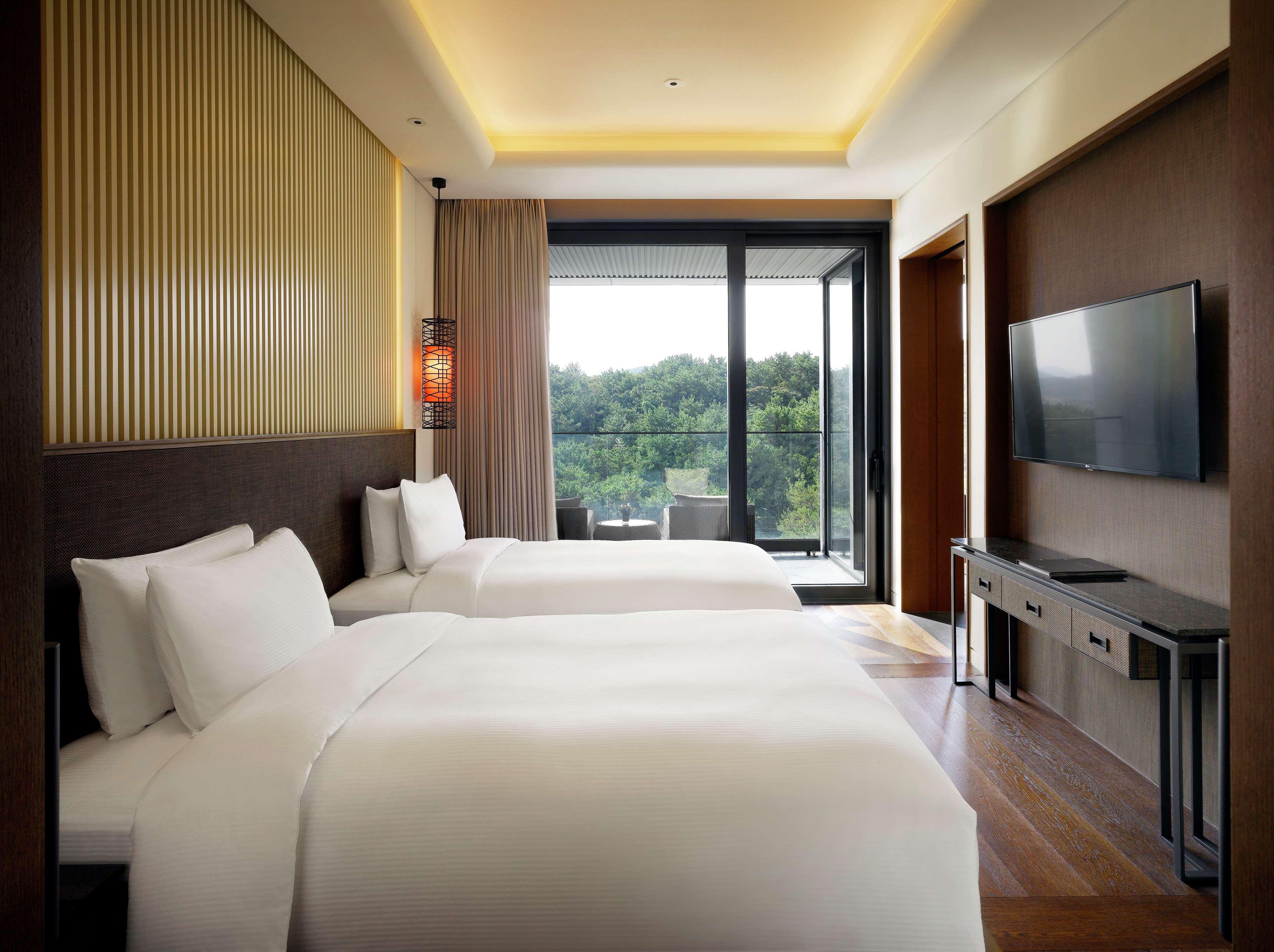 Double Executive King Bed