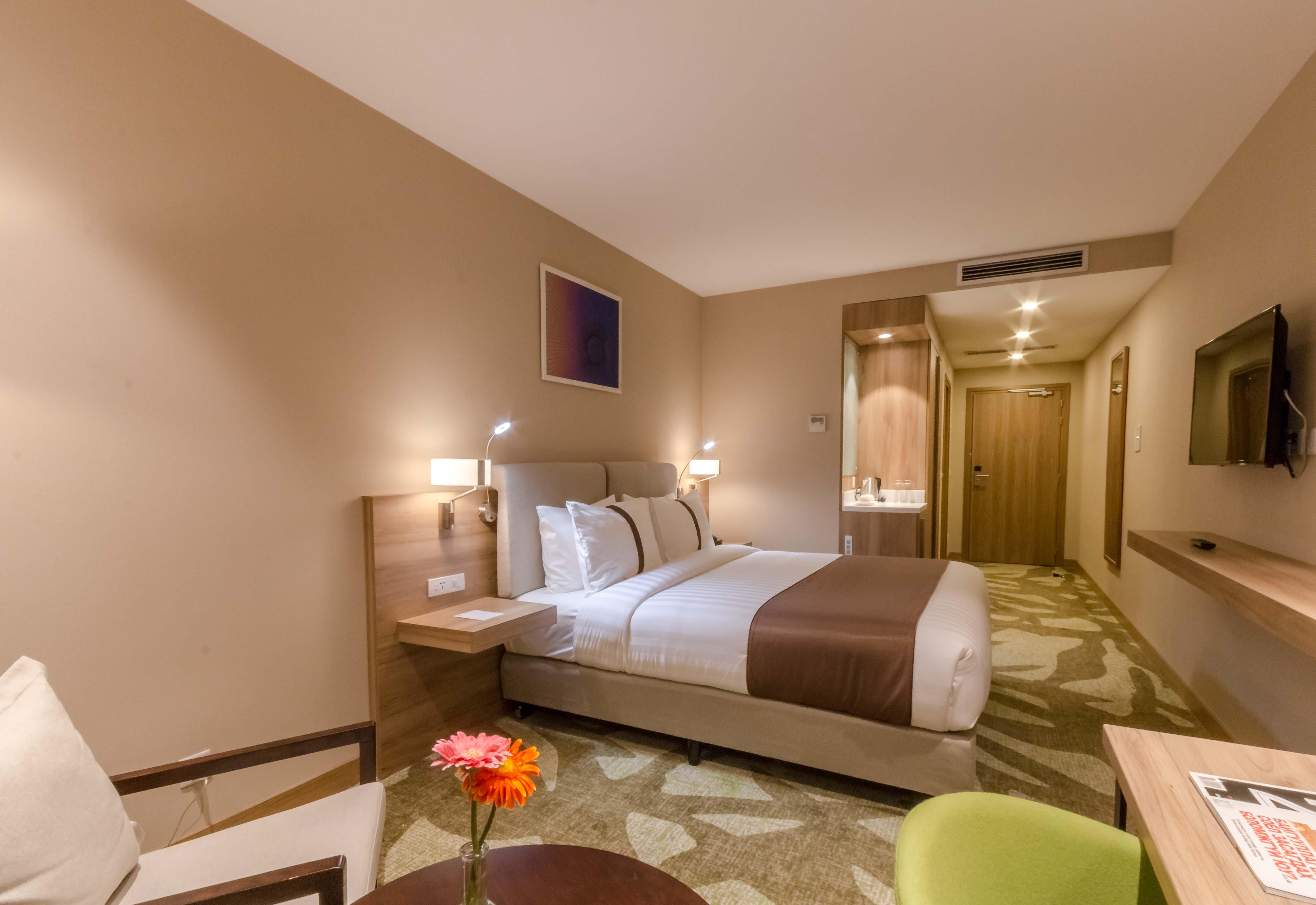 Double Queen Size Bed