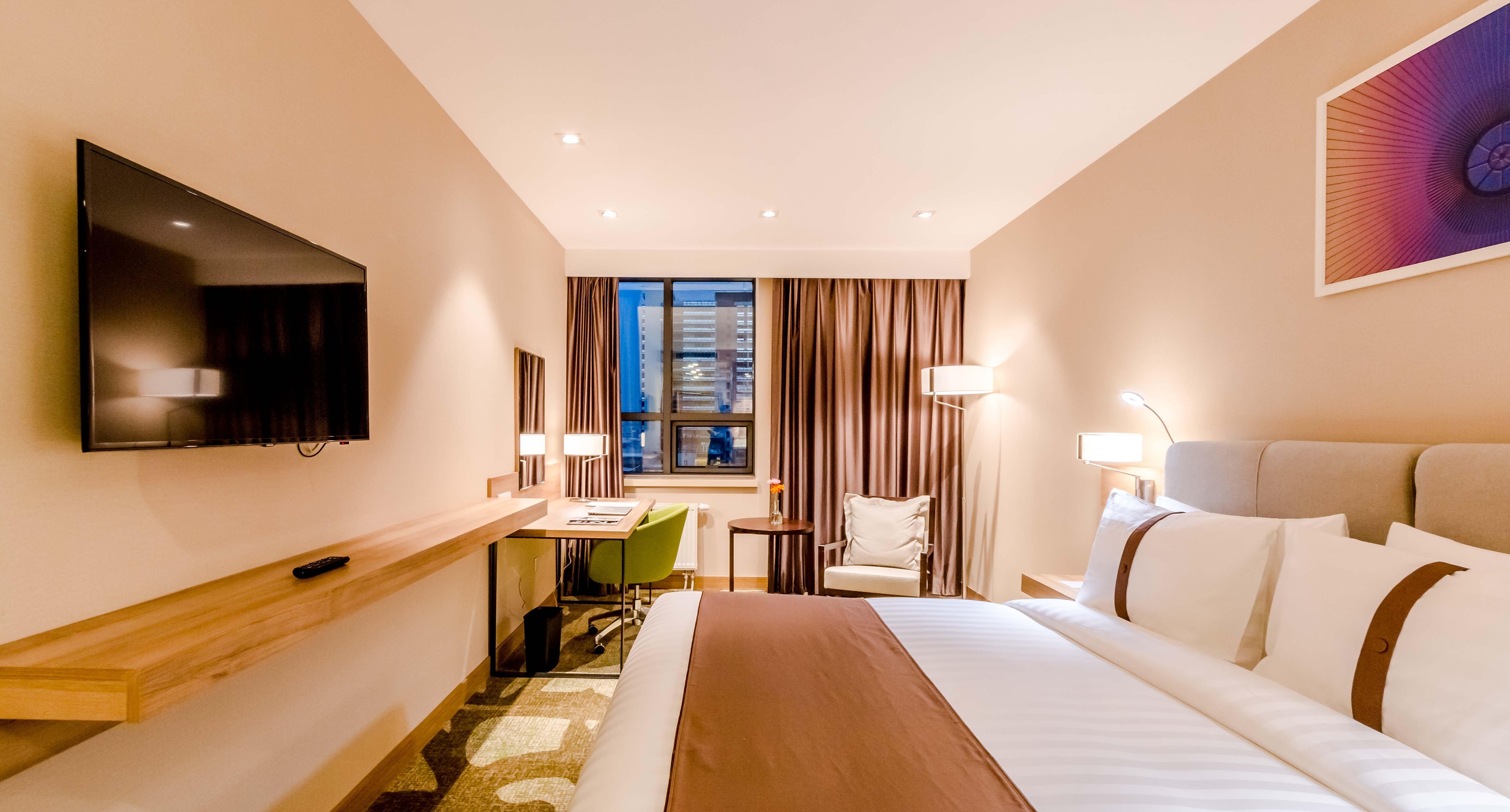 Double Queen Size Bed