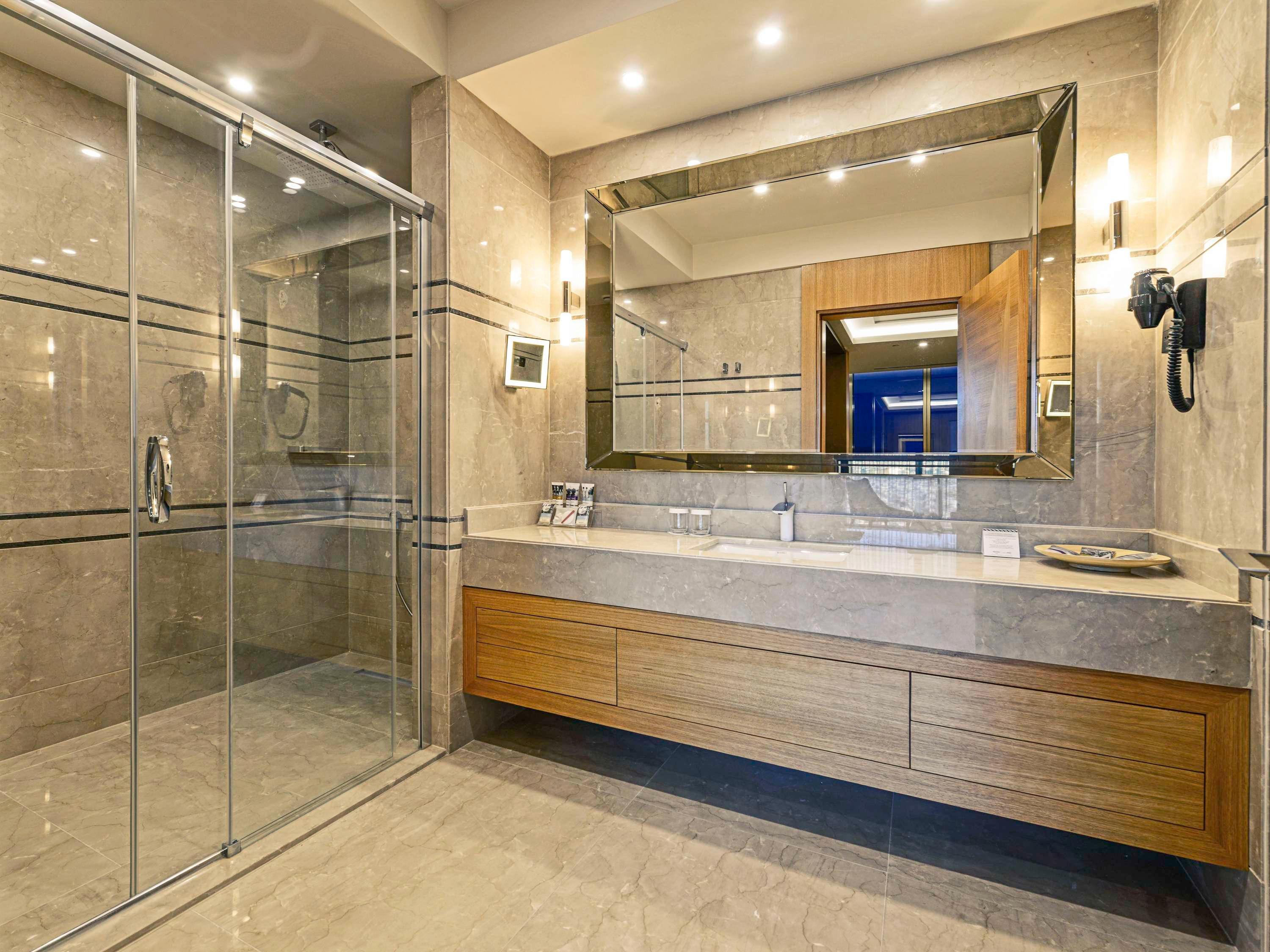 Junior Suite King Size Bed