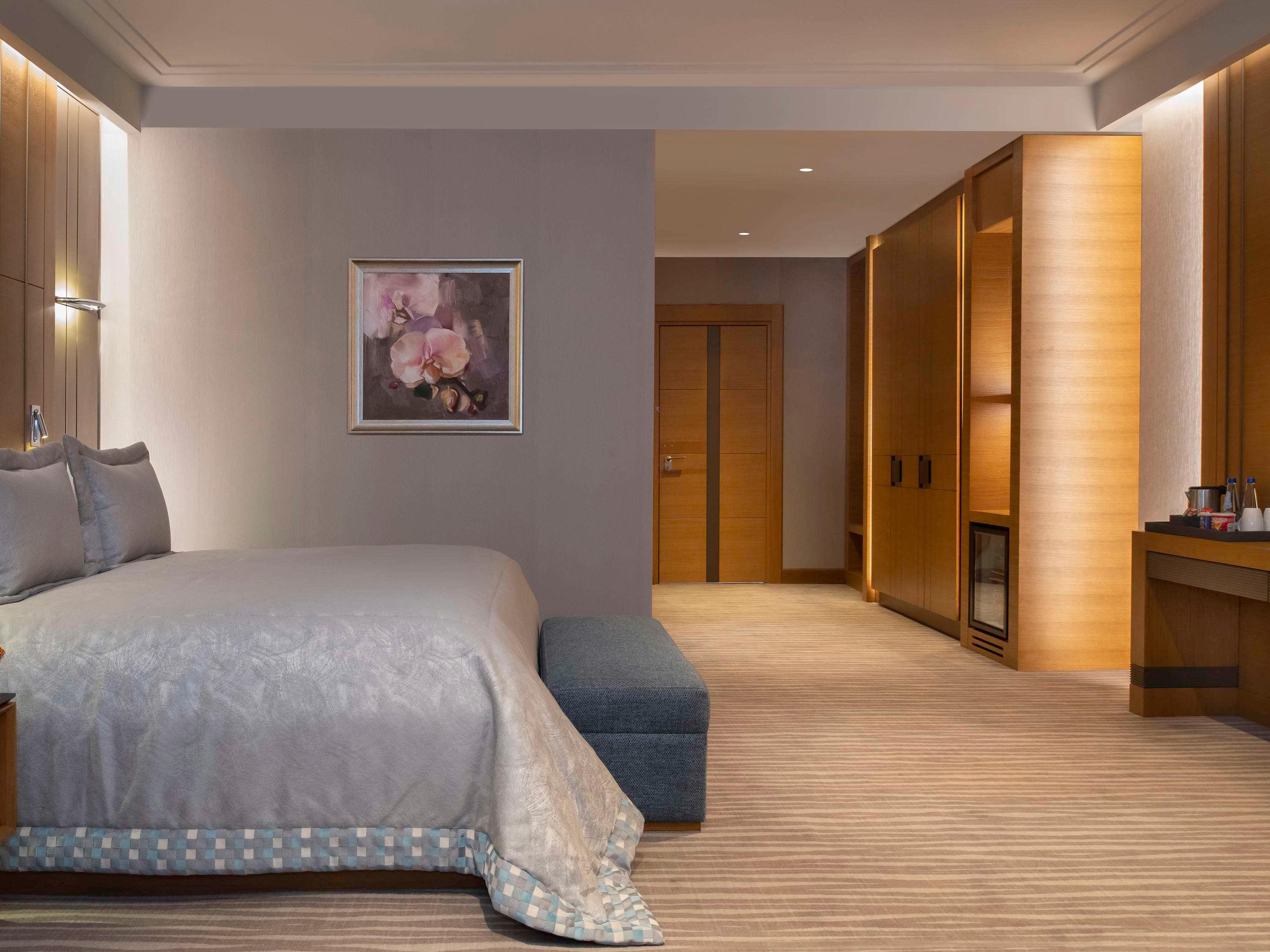 Junior Suite King Size Bed