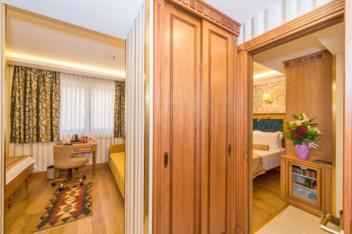 Room Connecting Room