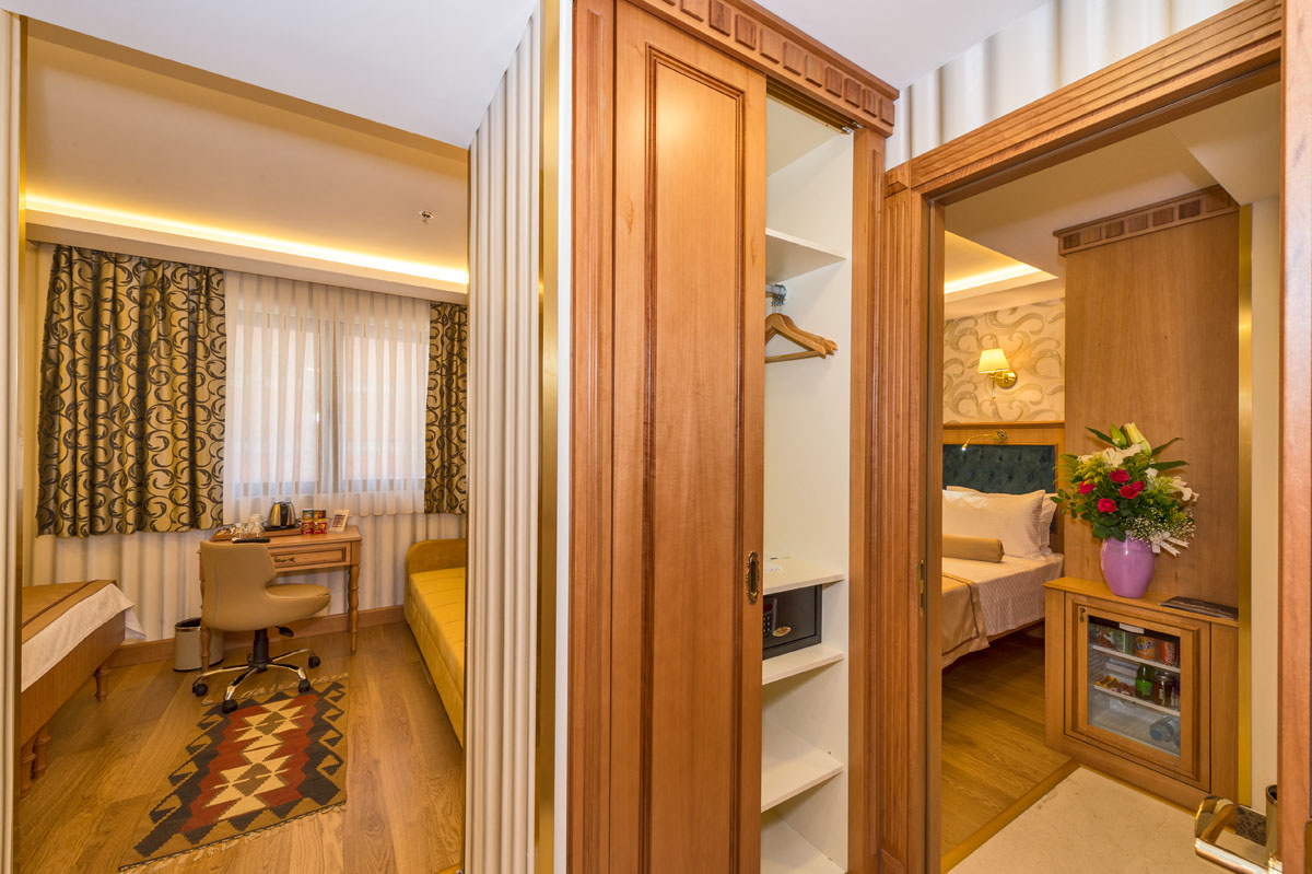 Room Connecting Room