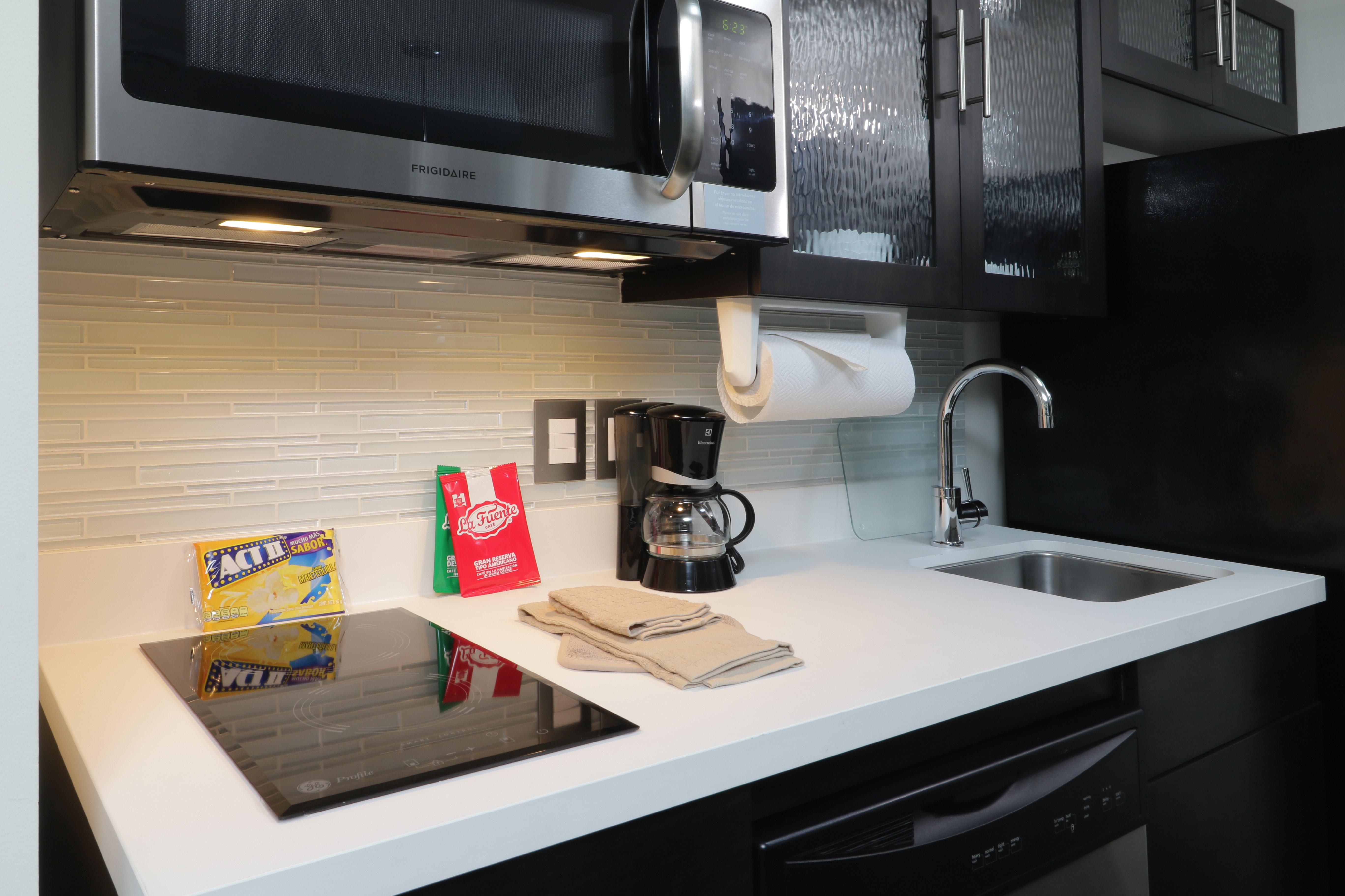 Studio Two Queen Beds