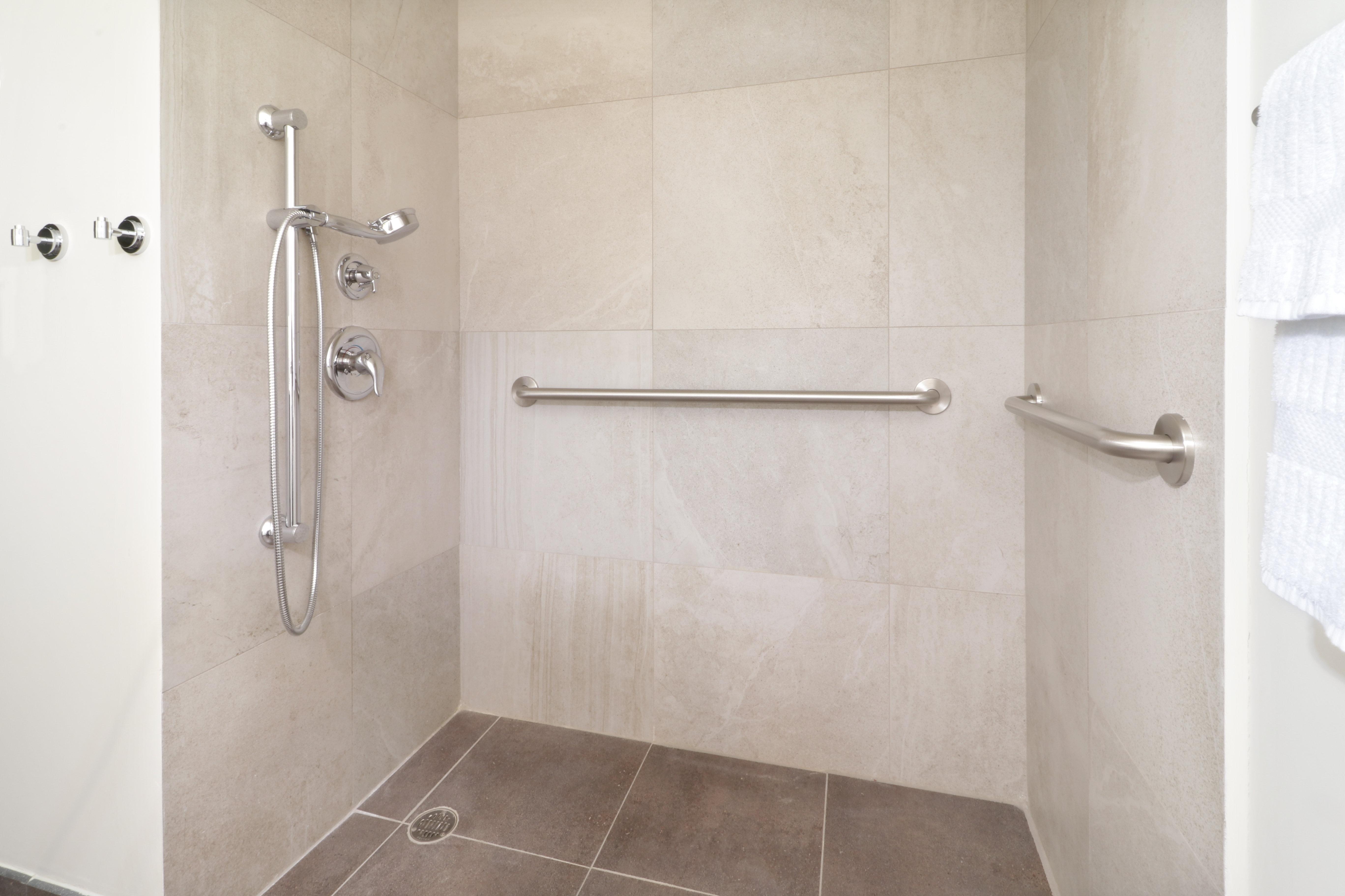 Studio Accessible King Size Bed