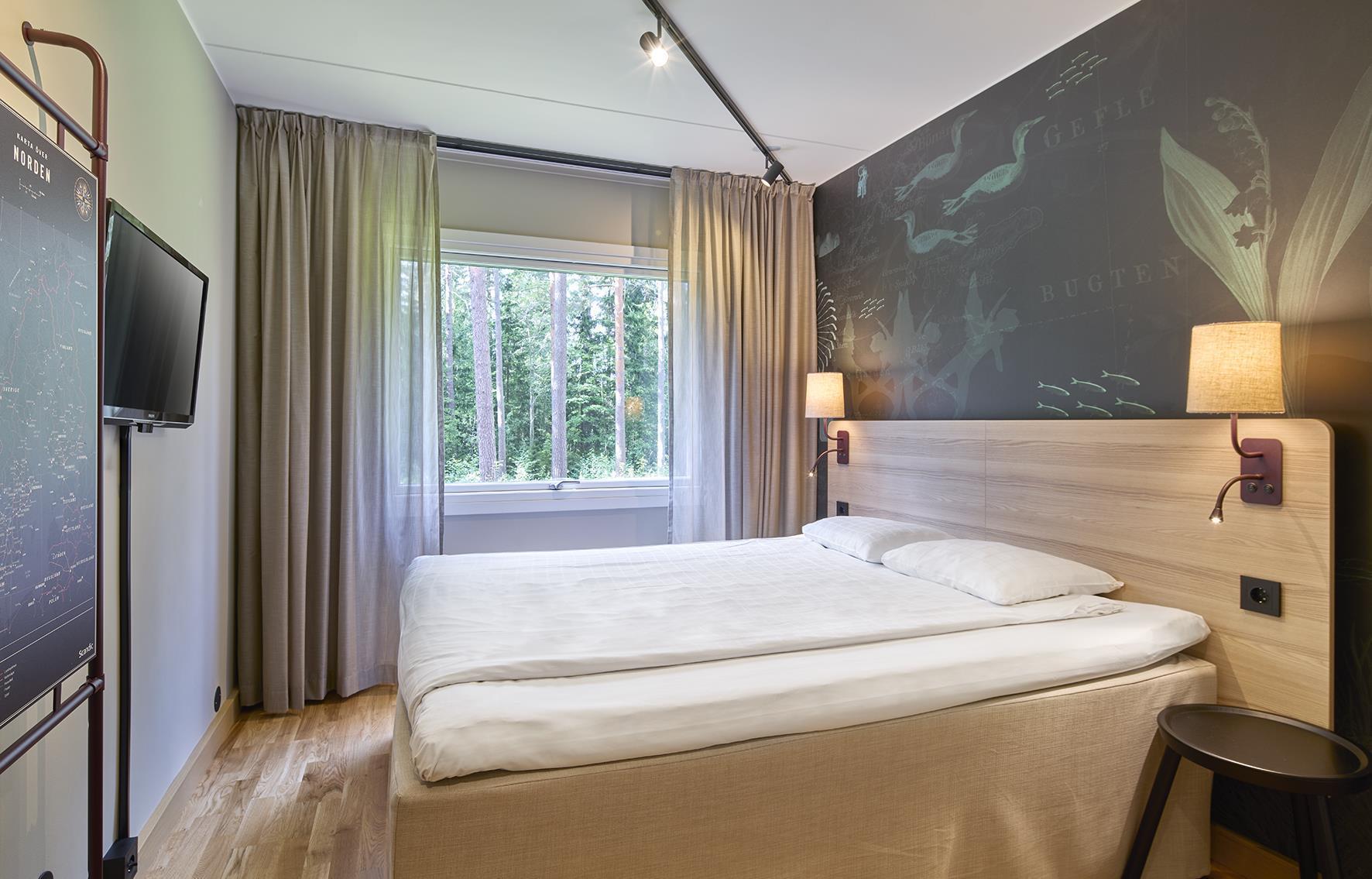 Double Queen Size Bed