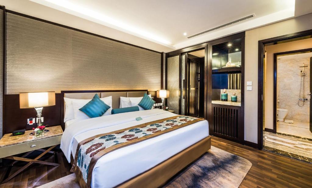 Junior Suite One Bedroom Two Bathrooms