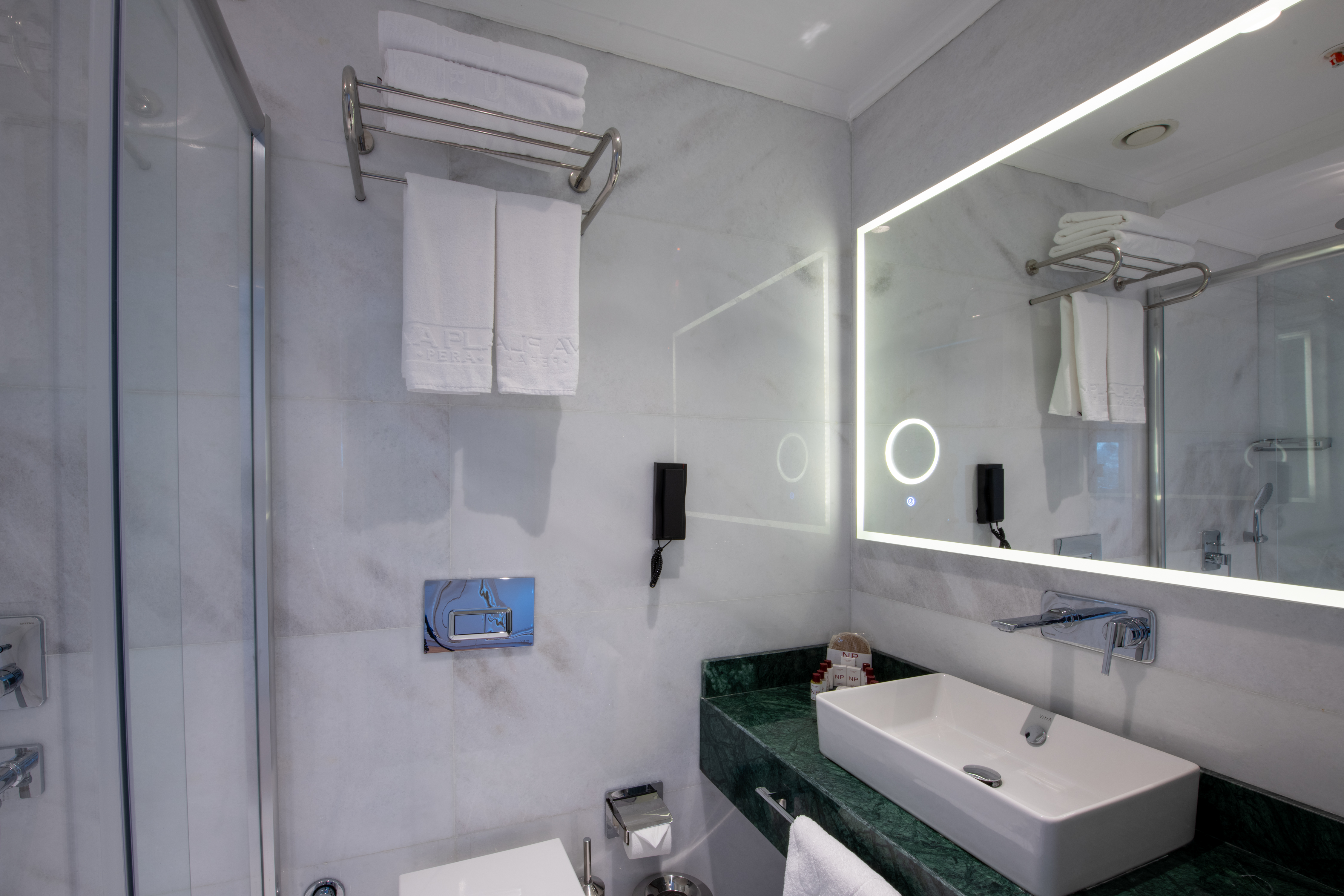 Studio King Size Bed