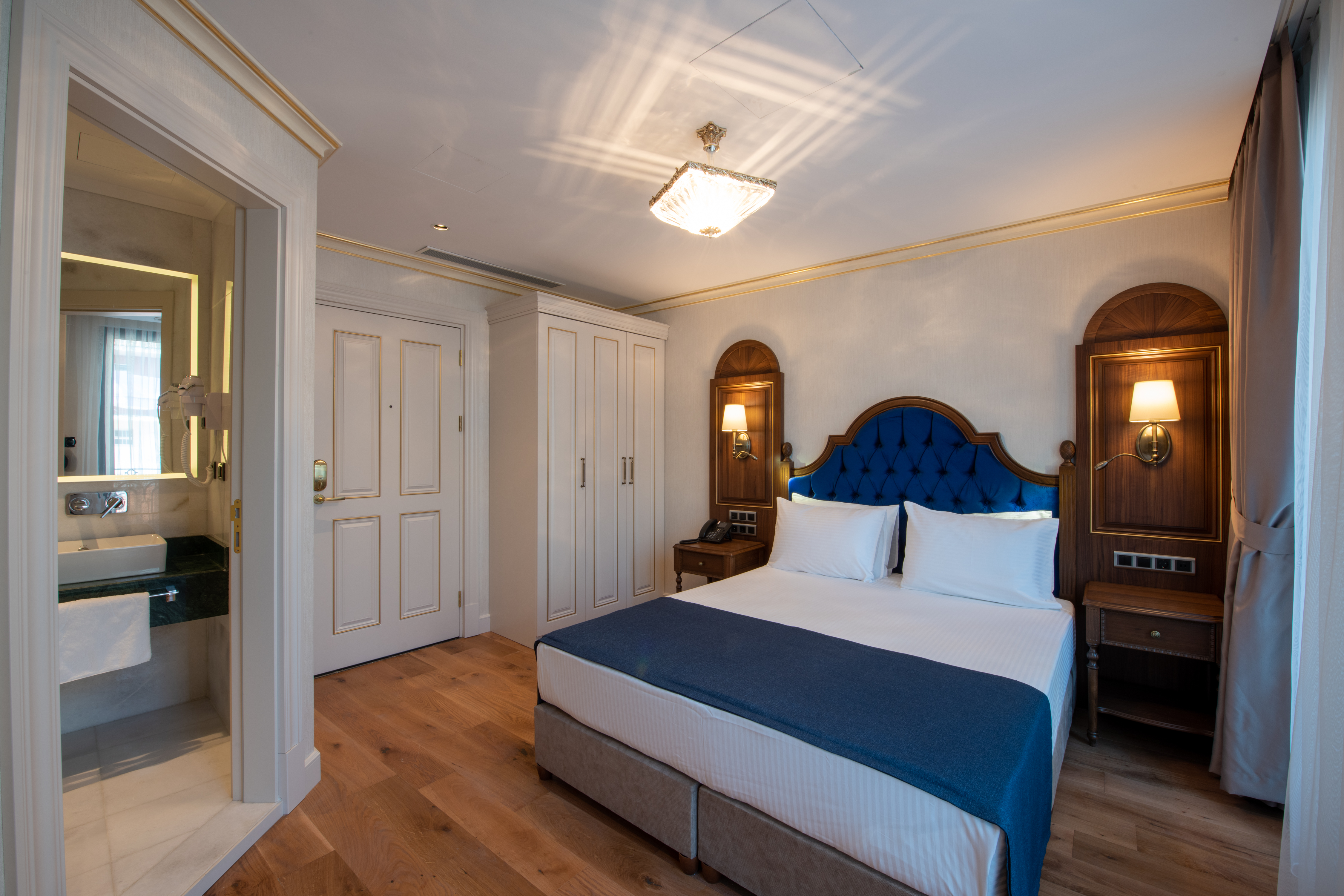 Studio King Size Bed