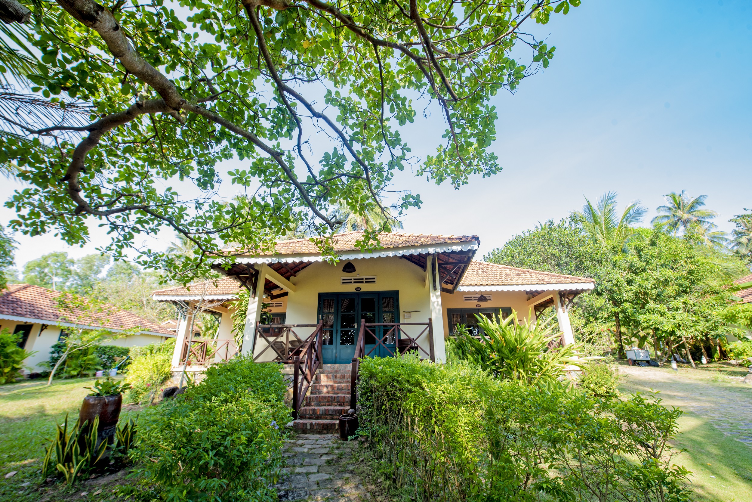 Bungalow Deluxe Partial Ocean View