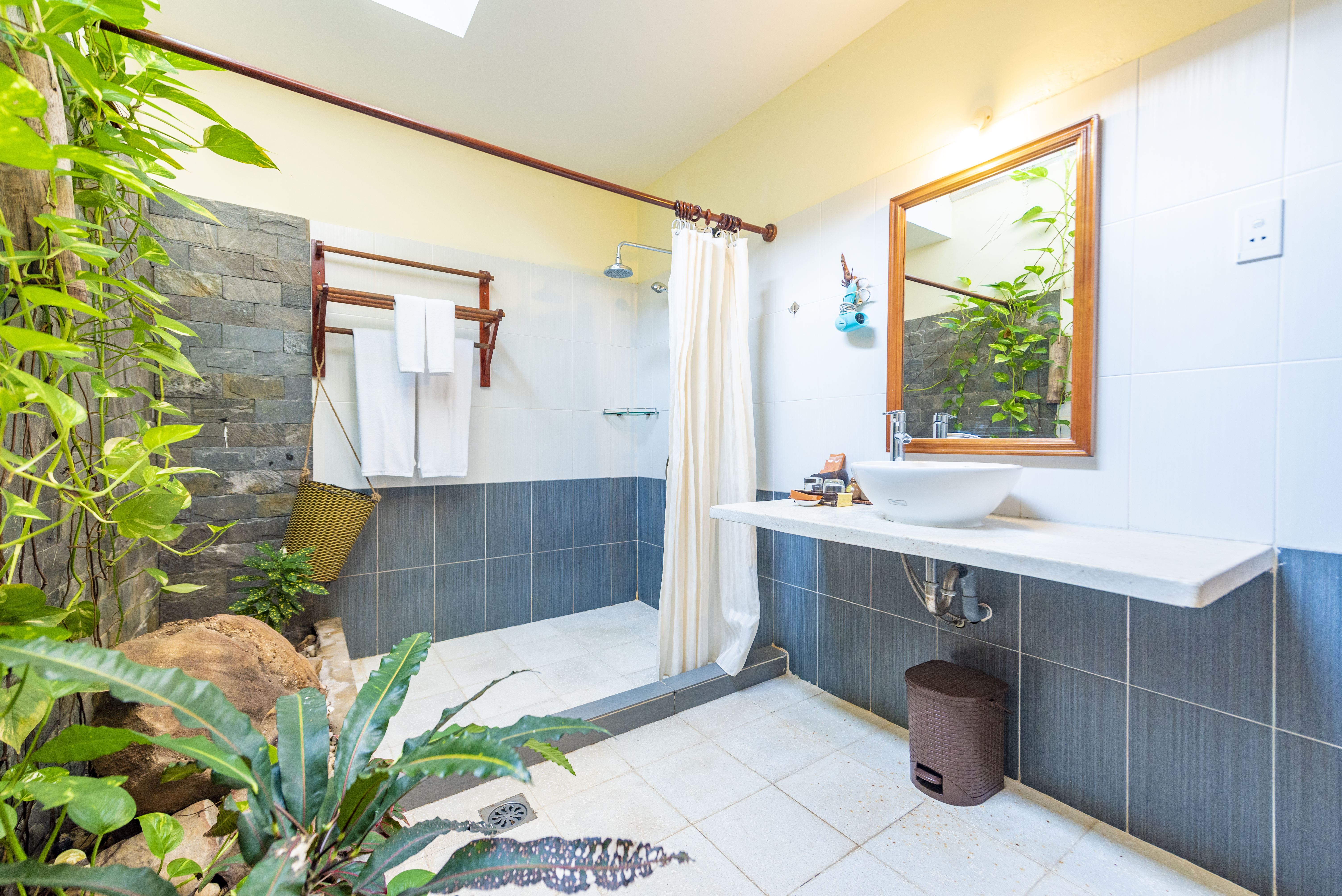 Bungalow Deluxe Partial Ocean View