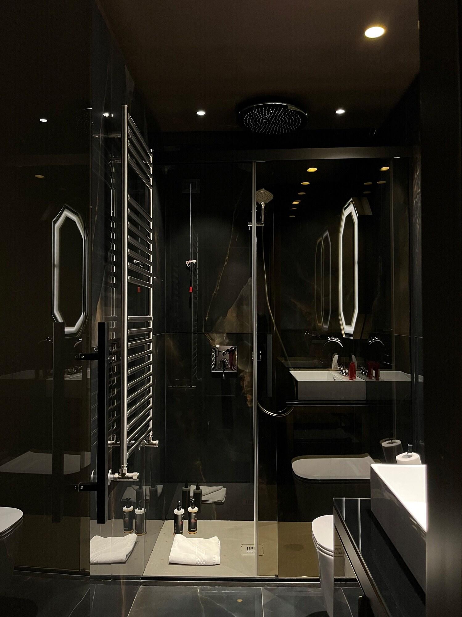 Suite Two Queen Beds One Bedroom