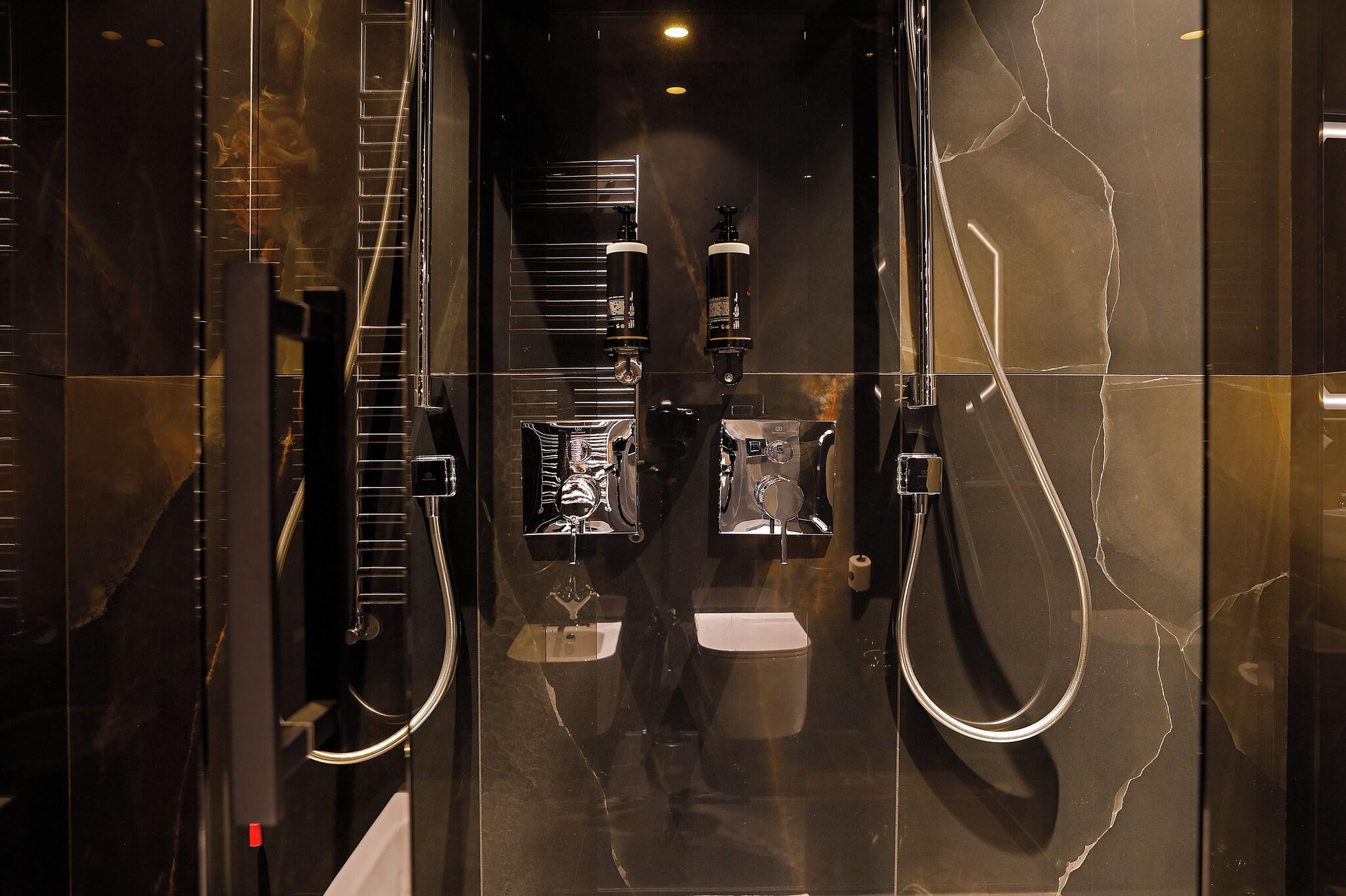 Suite City View King Bed