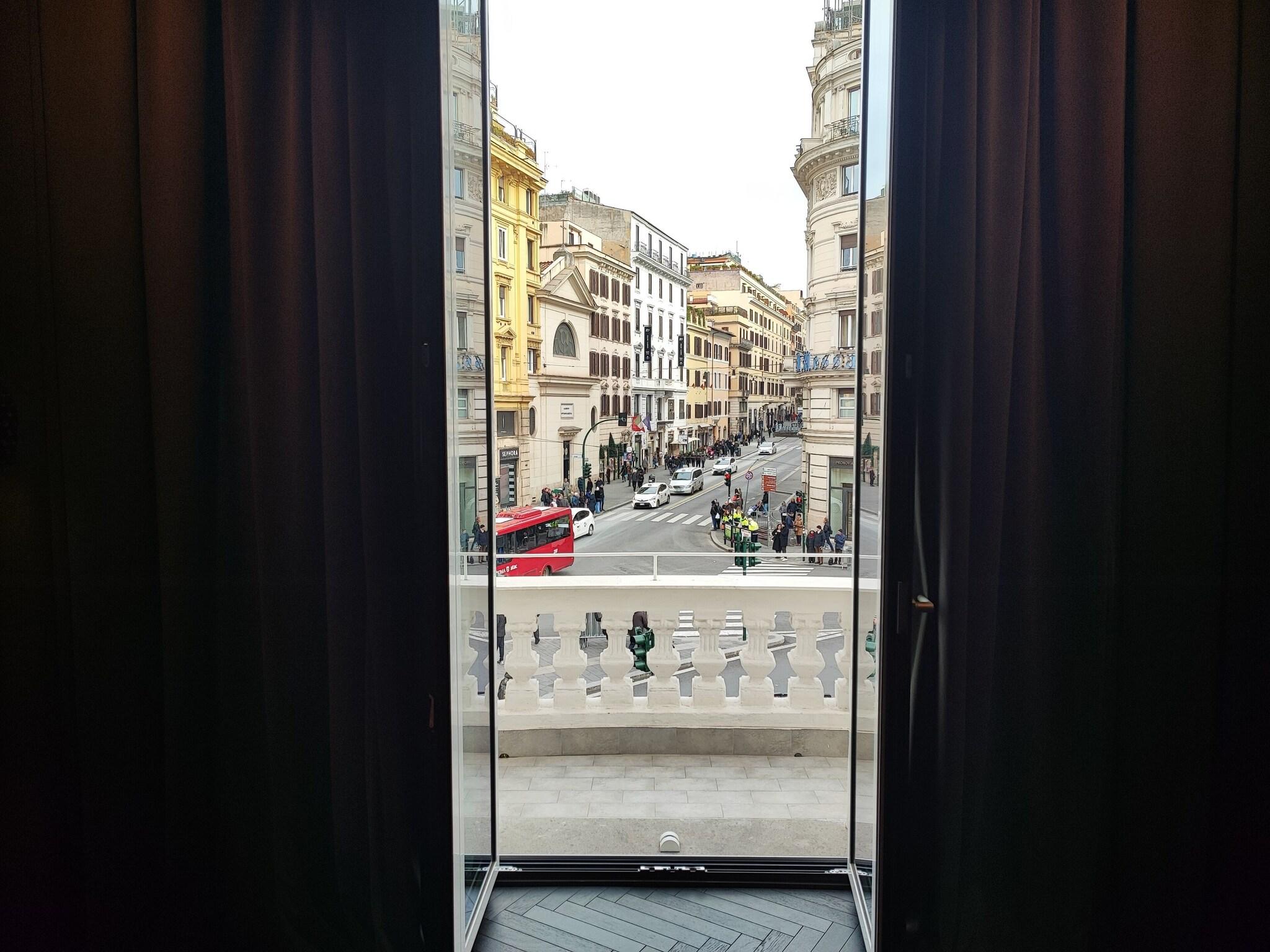 Suite City View King Bed