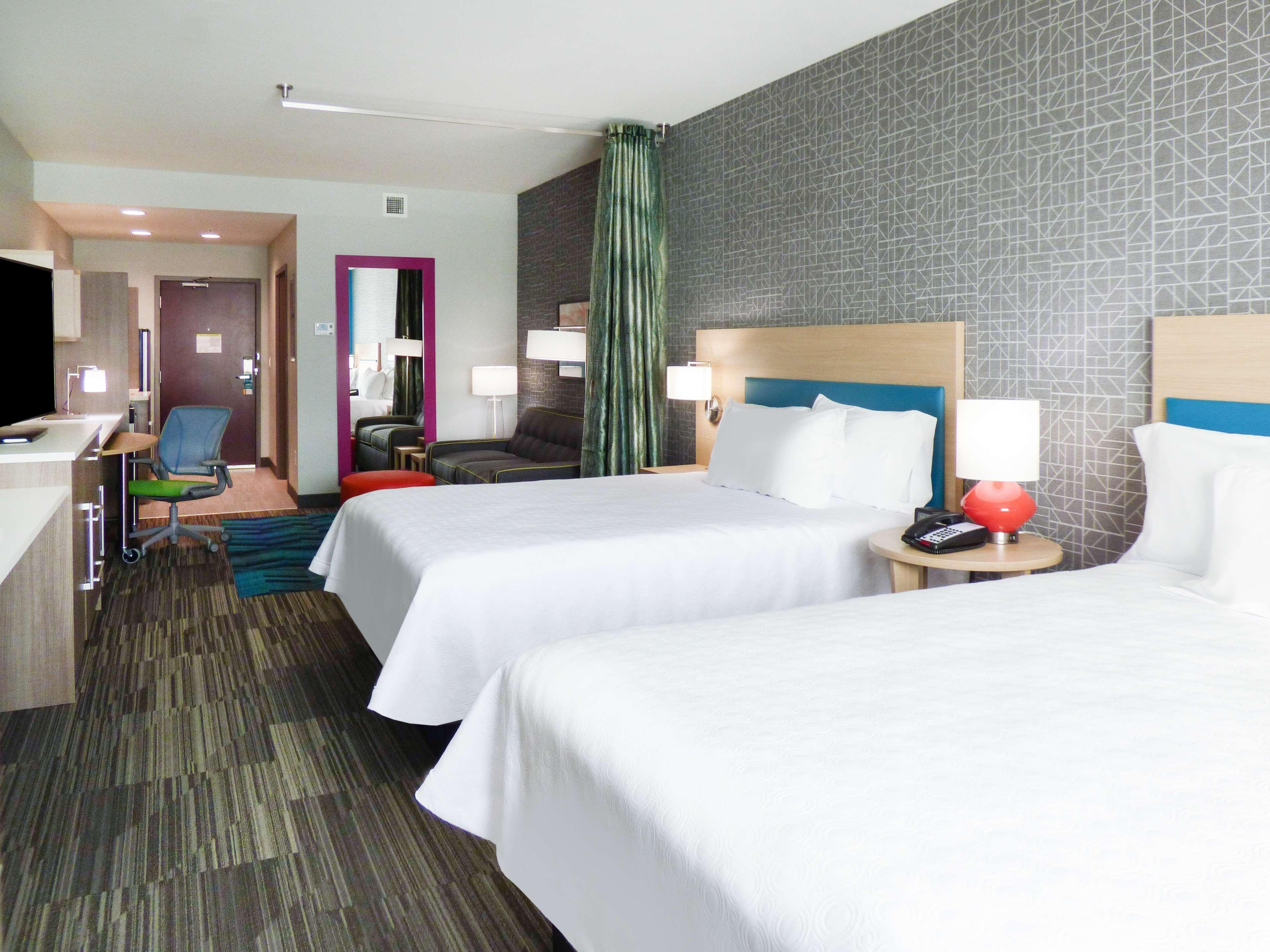 Studio Two Queen Beds