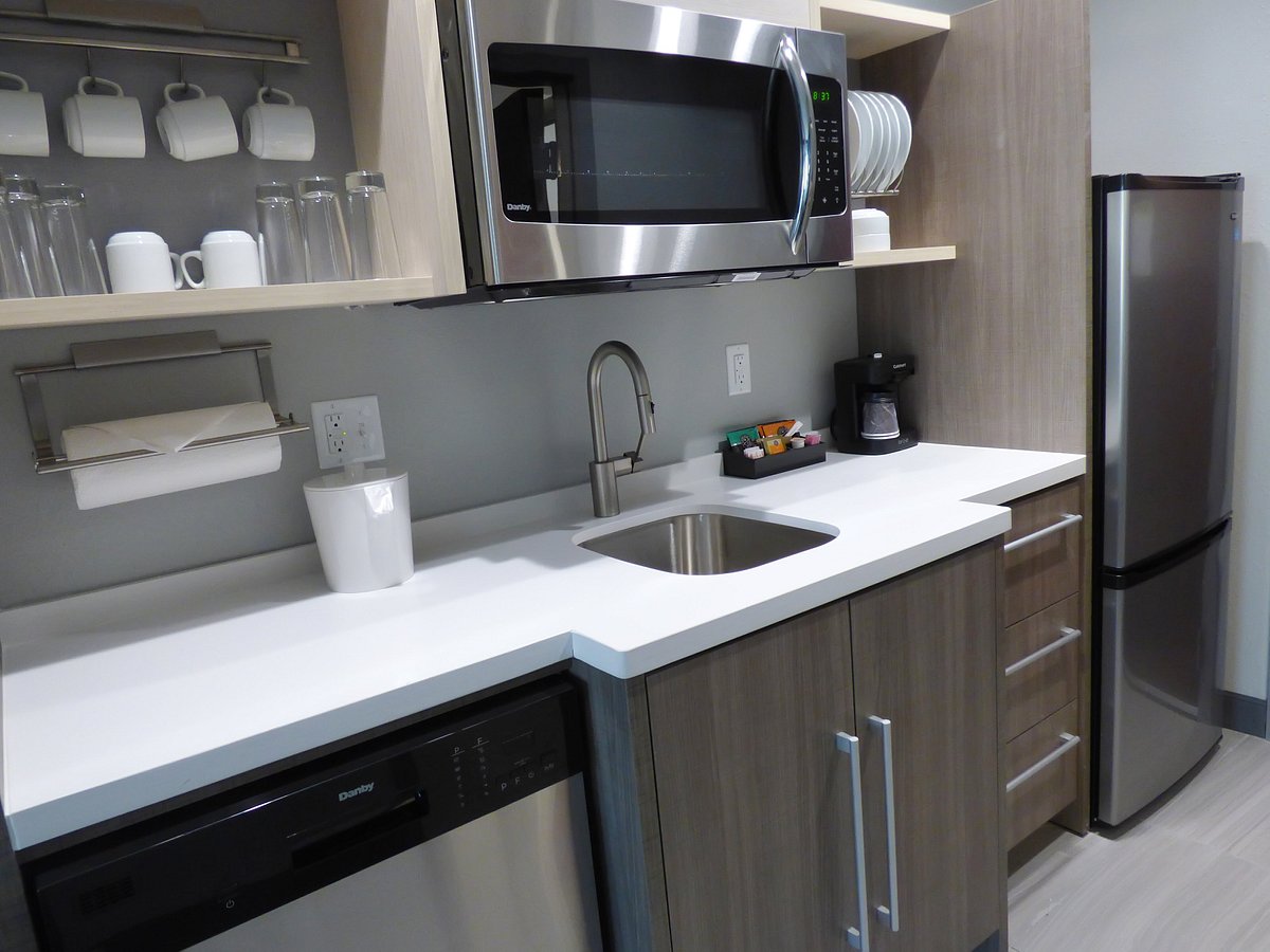 Studio Two Queen Beds