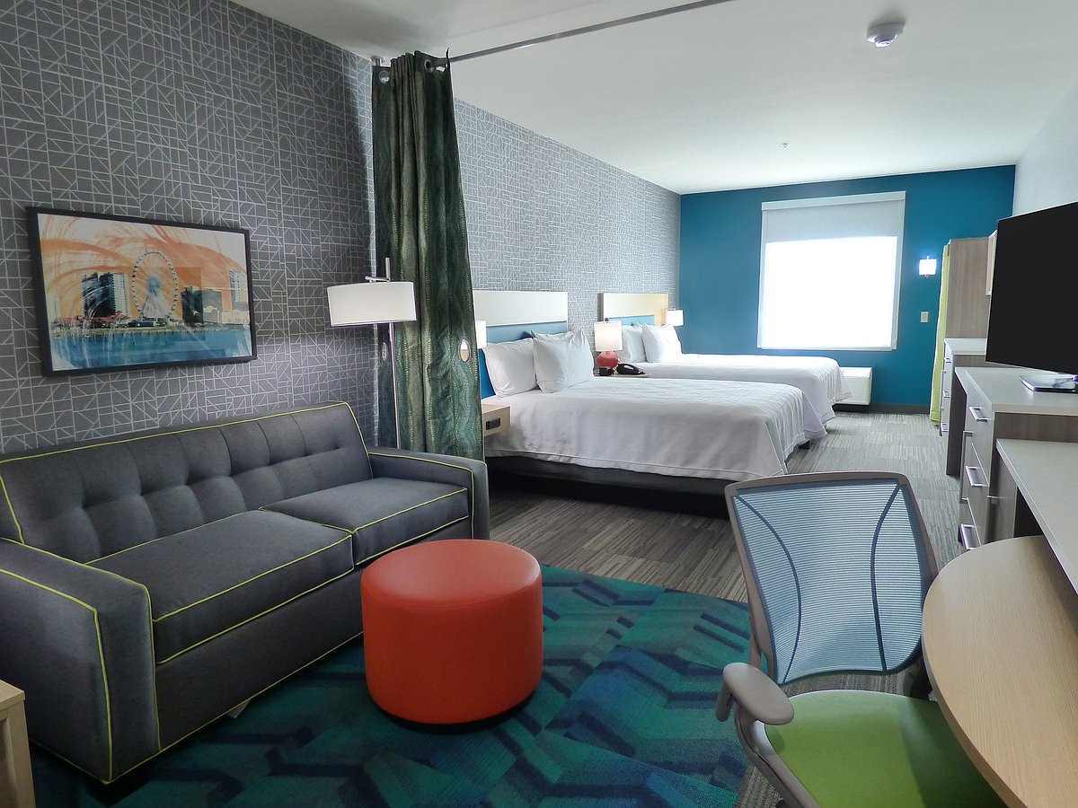 Studio Two Queen Beds