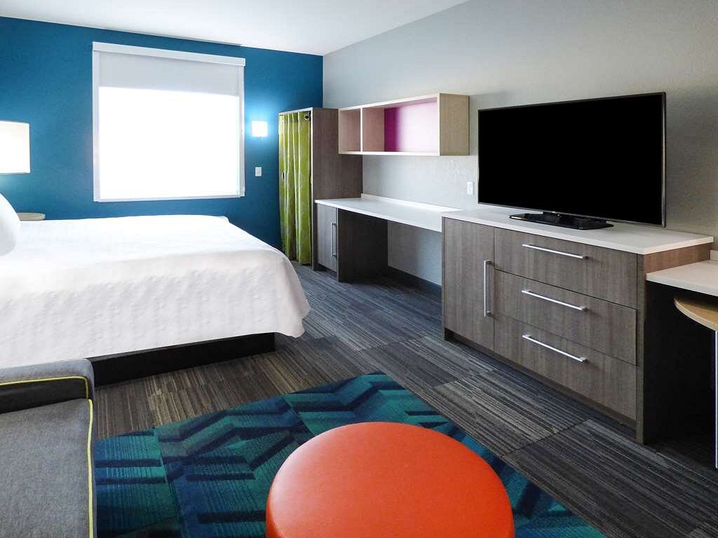 Studio King Size Bed