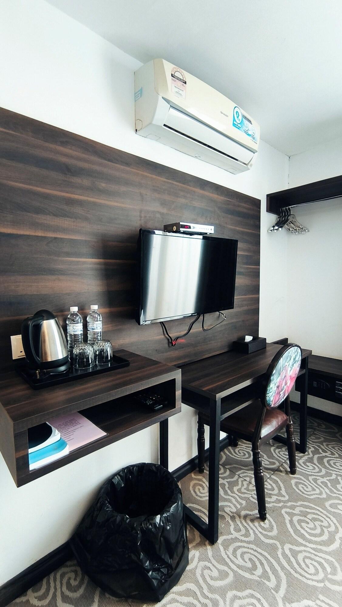 Double Queen Size Bed