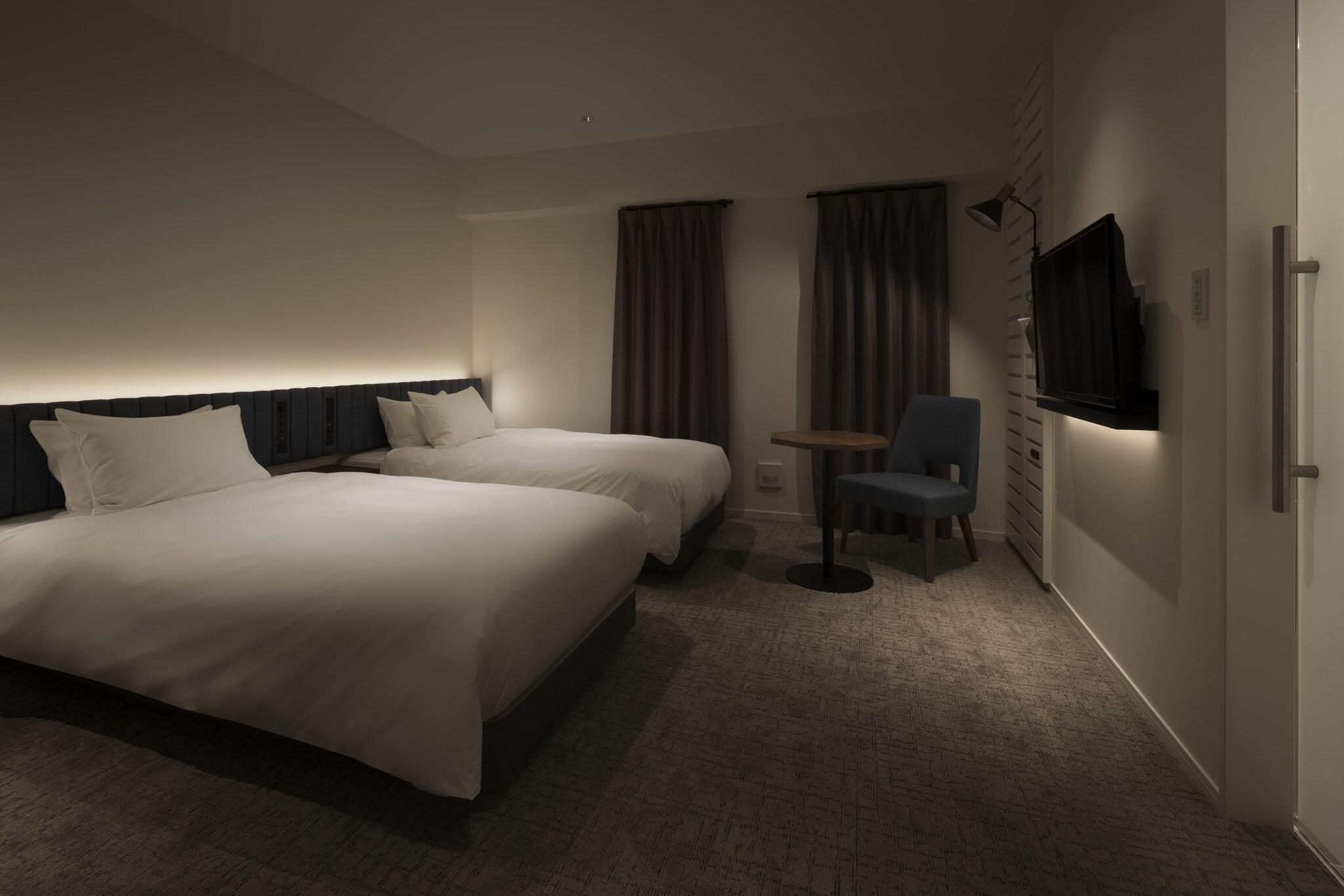 Twin Accessible Smoking