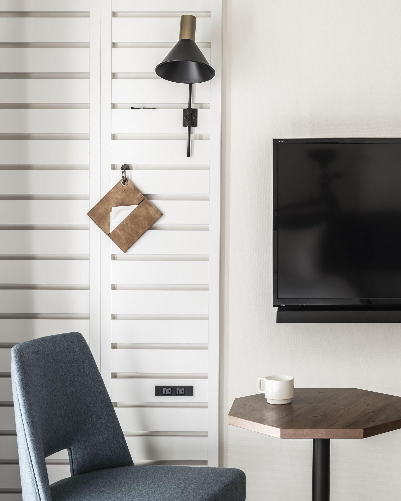 Twin Accessible Smoking