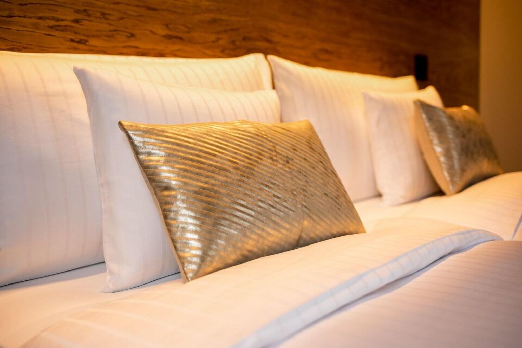 Suite Queen Size Bed