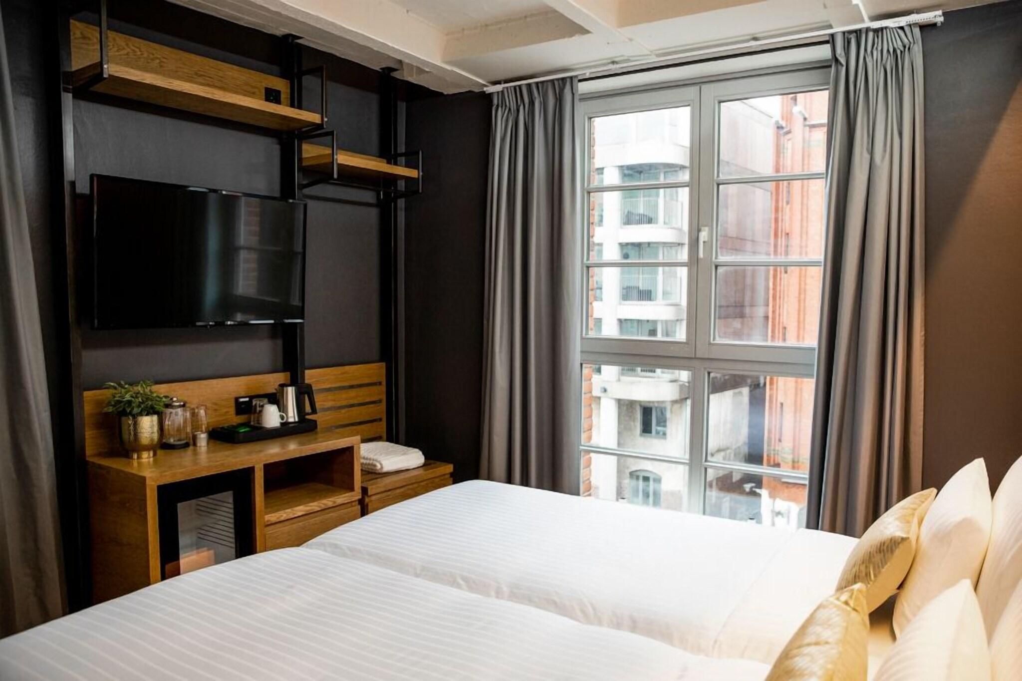 Suite Queen Size Bed