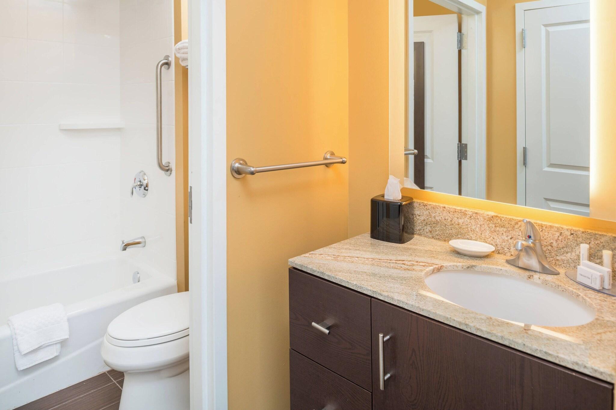 Studio Two Queen Beds